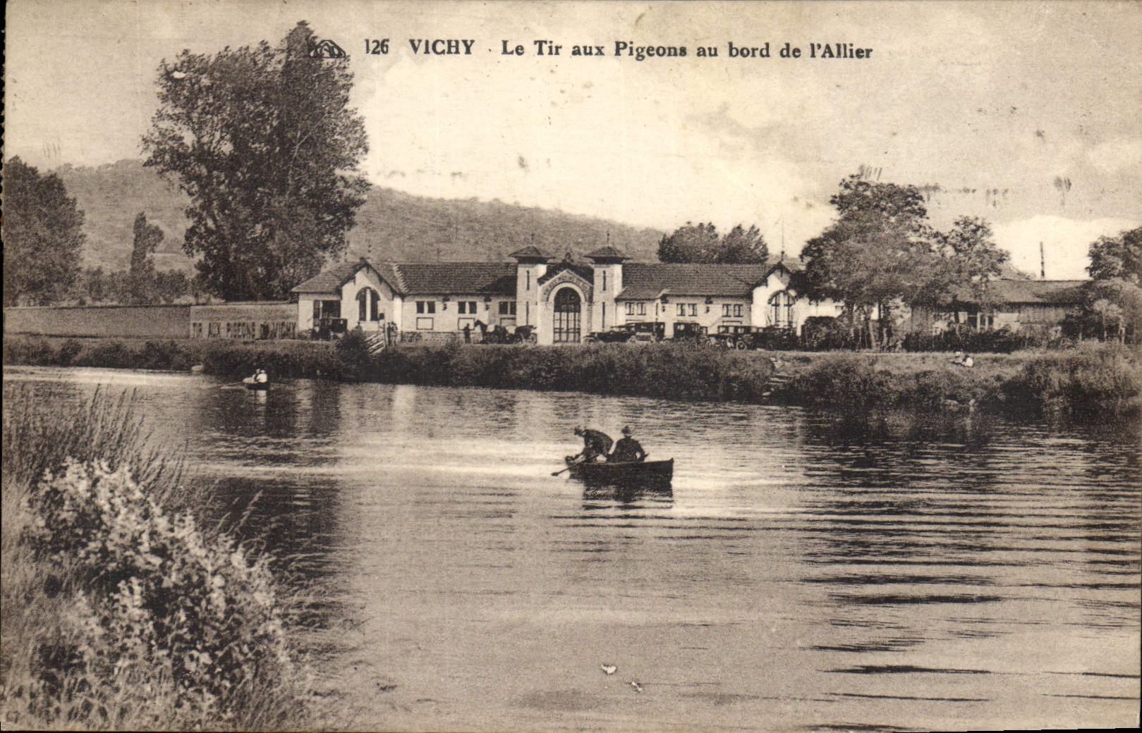 VINTAGE POSTCARD Vichy the shooting with the pigeons at the edge of Allier