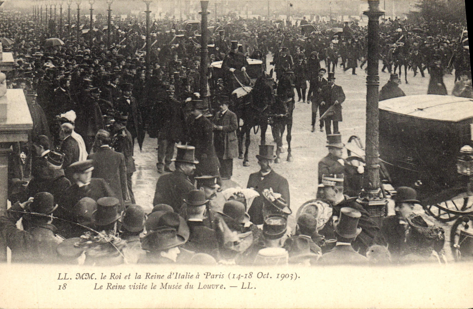 CPA Les souverains d'Italie a Paris Le roi et la reine d'Italie La Reine visite le Musee du Louvre