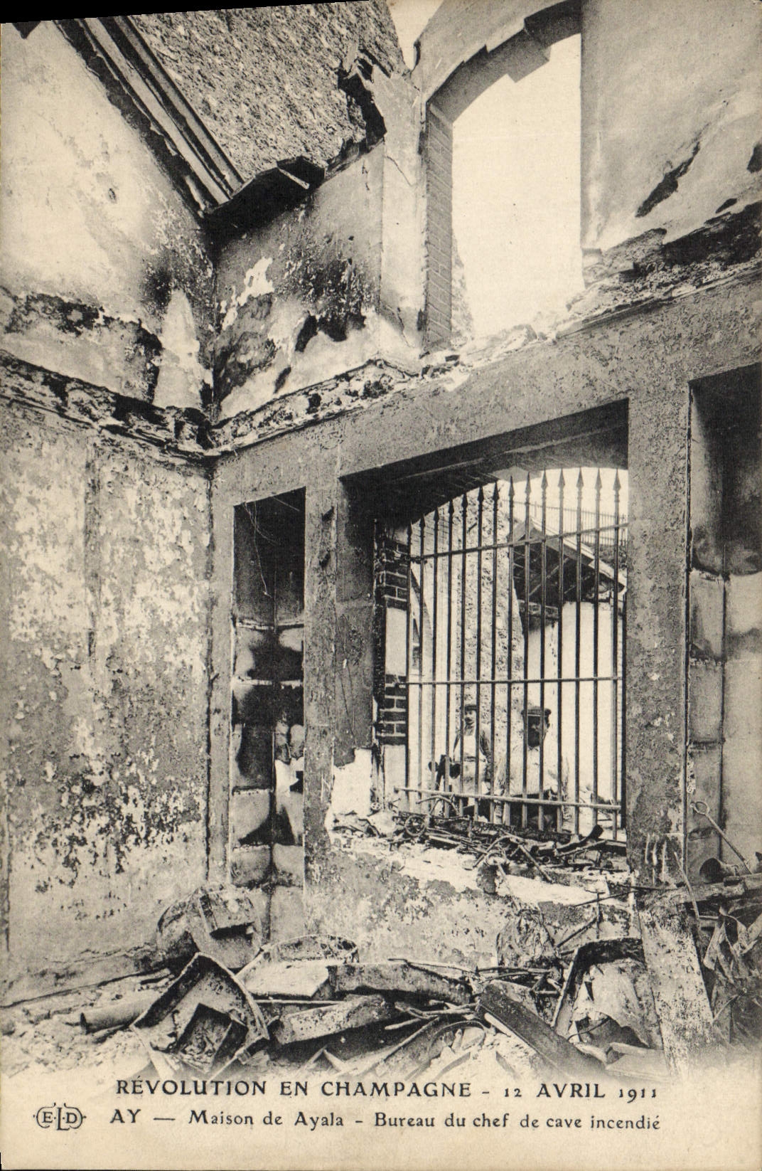 CPA Revolution de Champagne 12 avril 1911 Ay Mission de Ayala Bureau du chef de cave incendie TOP