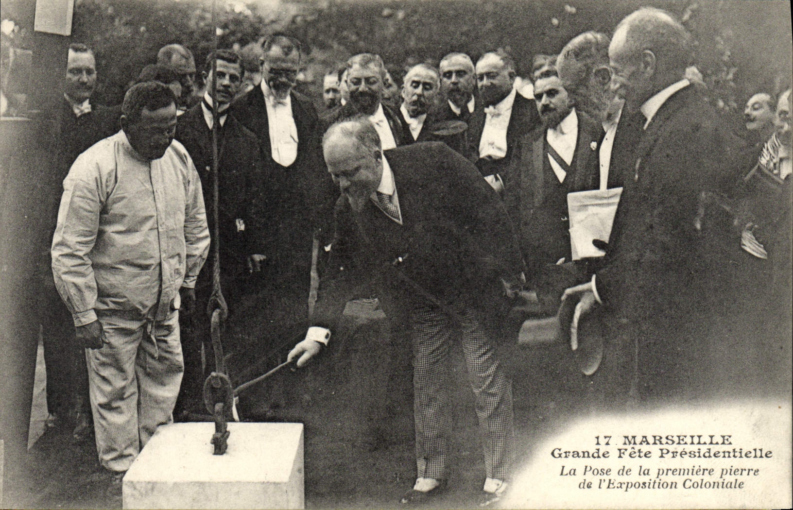 Instalación presidencial del festival de Marsella de la POSTAL de la VENDIMIA gran de la primera piedra de la exposición colonial