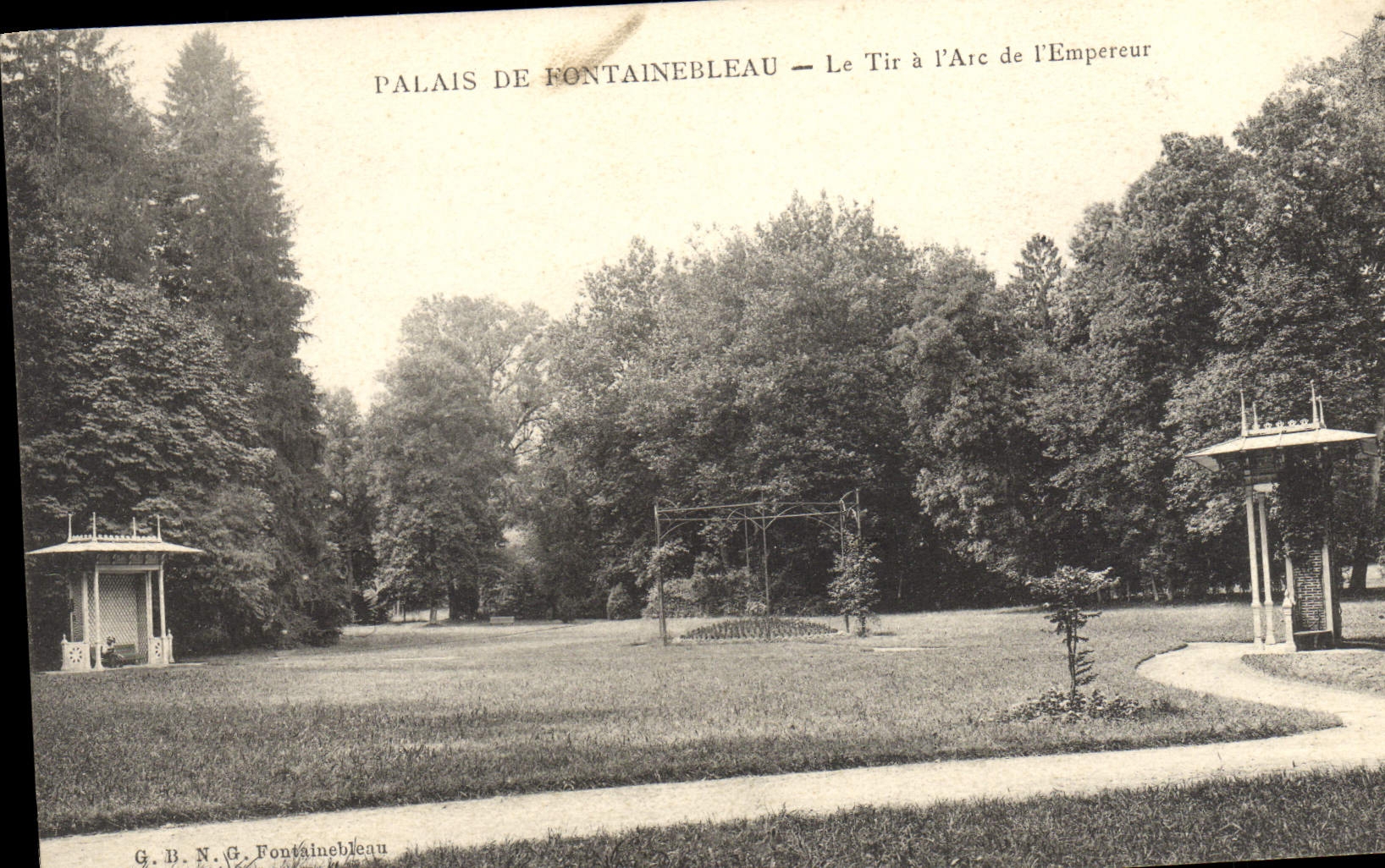 CPA Palais de Fontainebleau Le Tir a l'arc de l'Empereur