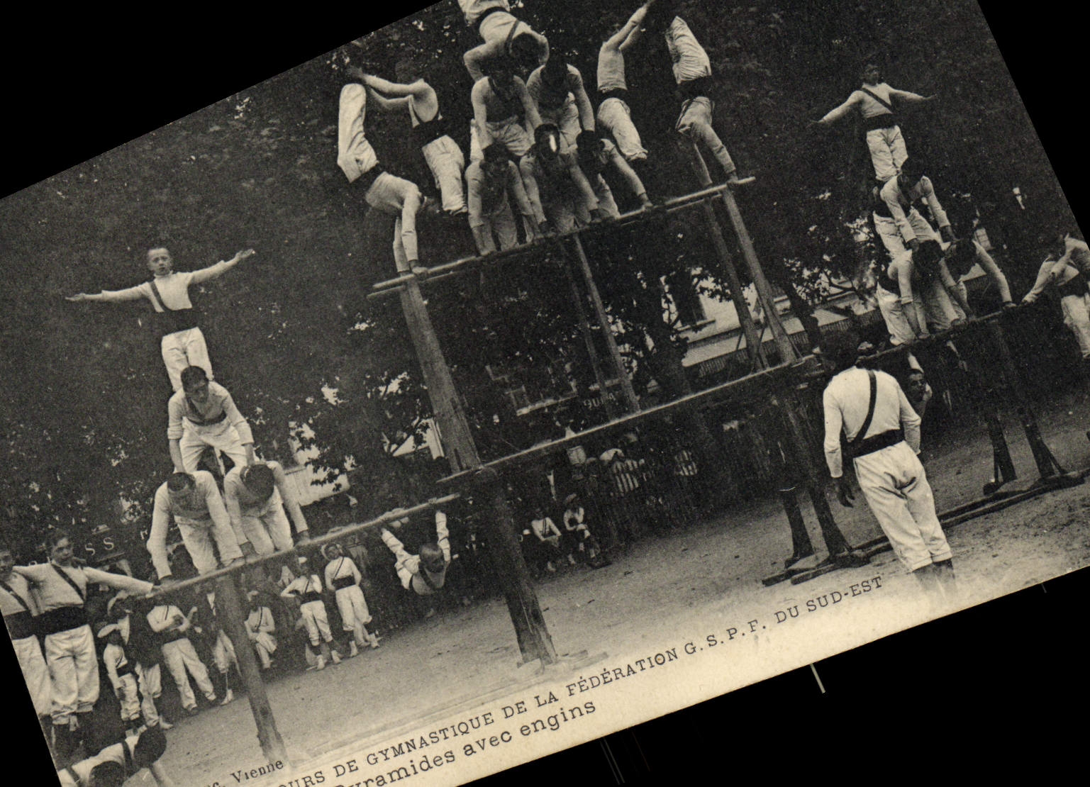VINTAGE POSTCARD Vienna Contest of Gymnastics of federation GSPF of the South East Pyramid with machines