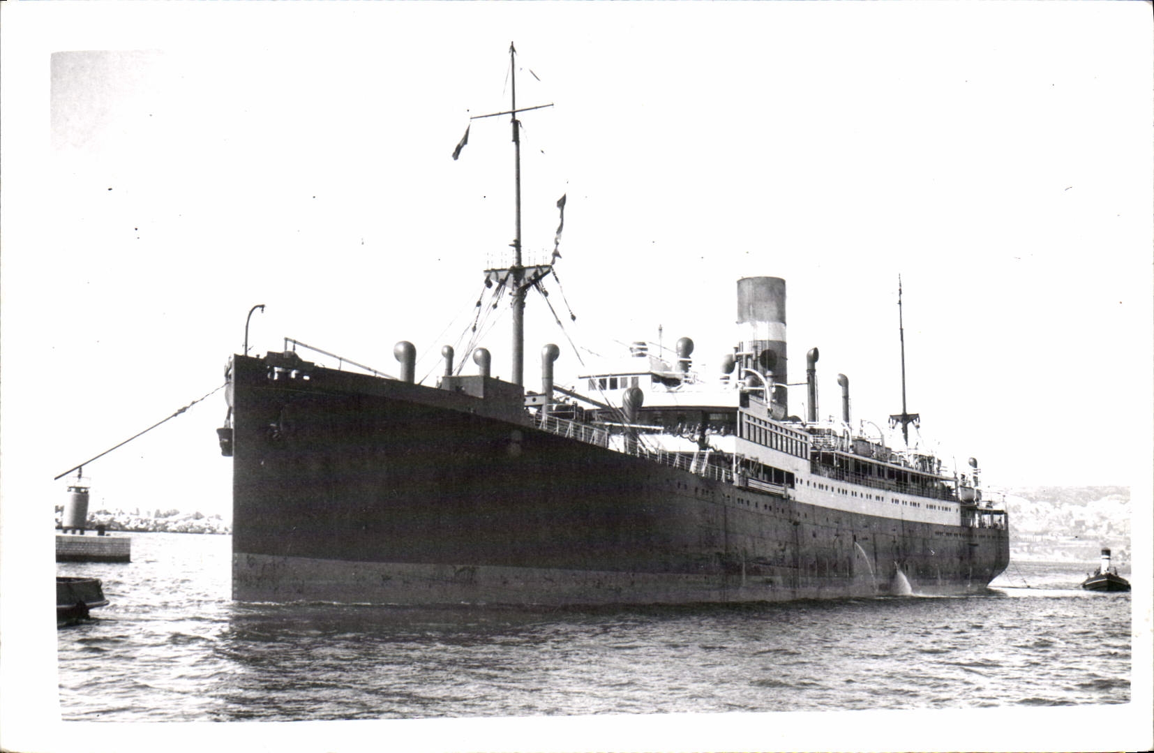 MODERN CARD Boat City off Paris