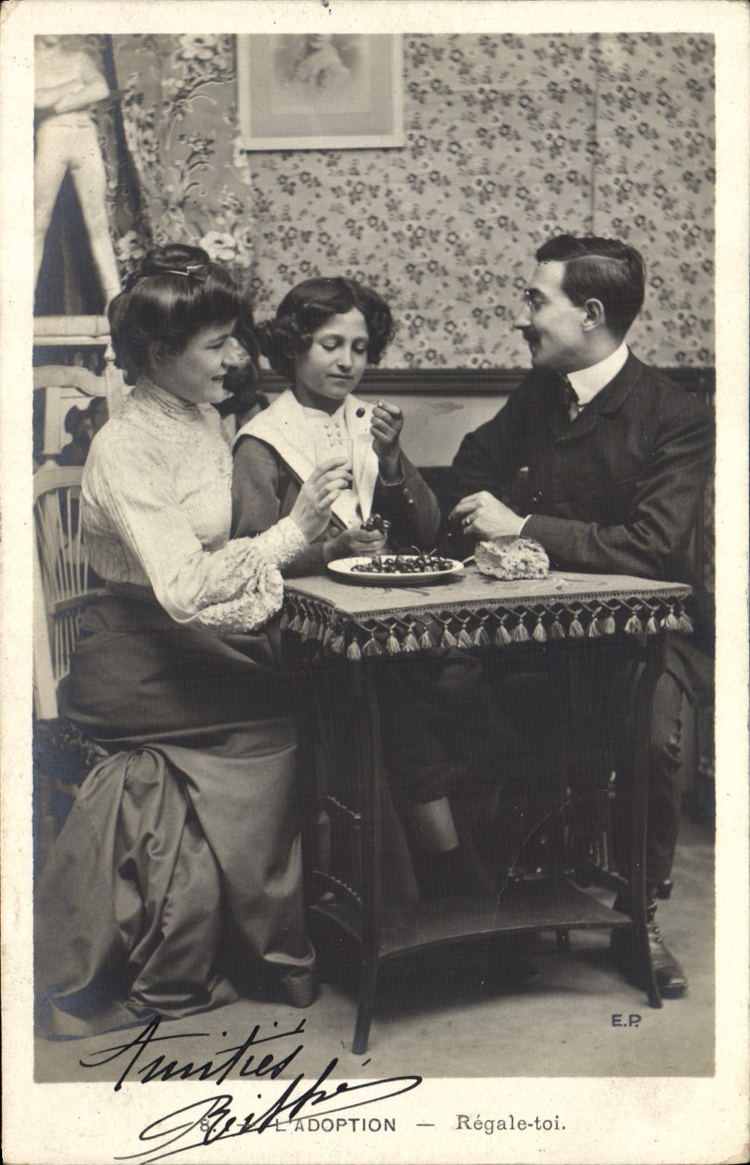 CPA Fantaisie L'adoption Enfant 