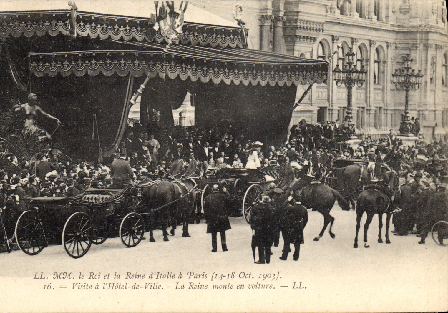 CPA MM le Roi d'Italie et la reine a Paris 1903 Visite a l'Hotel de Ville La reine monte en voiture