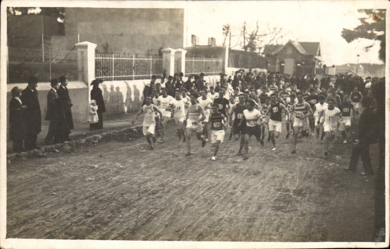 CARTE PHOTO Athletisme Course a pieds