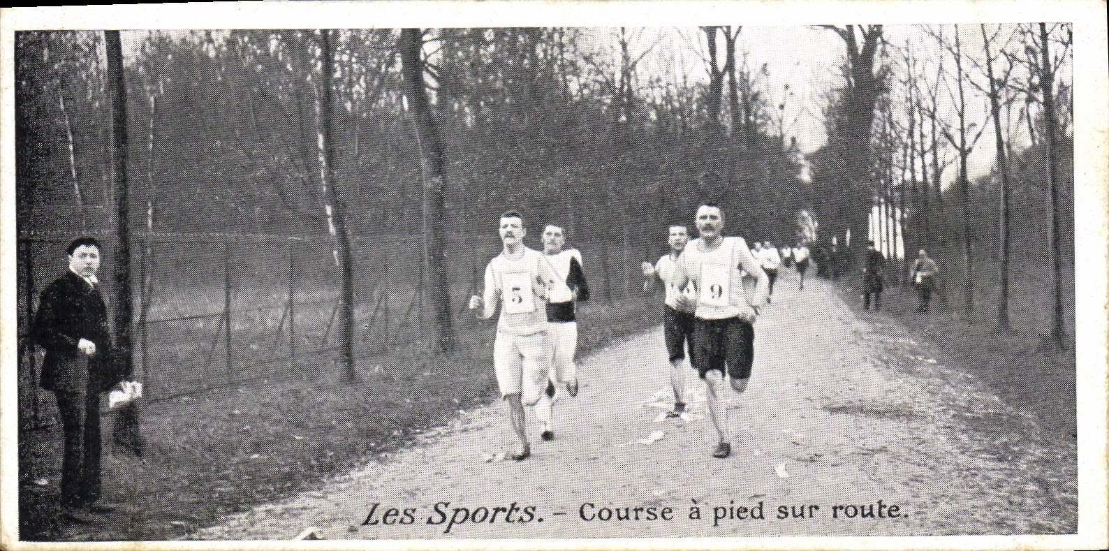 VINTAGE POSTCARD Athletics the sports Race on foot on road