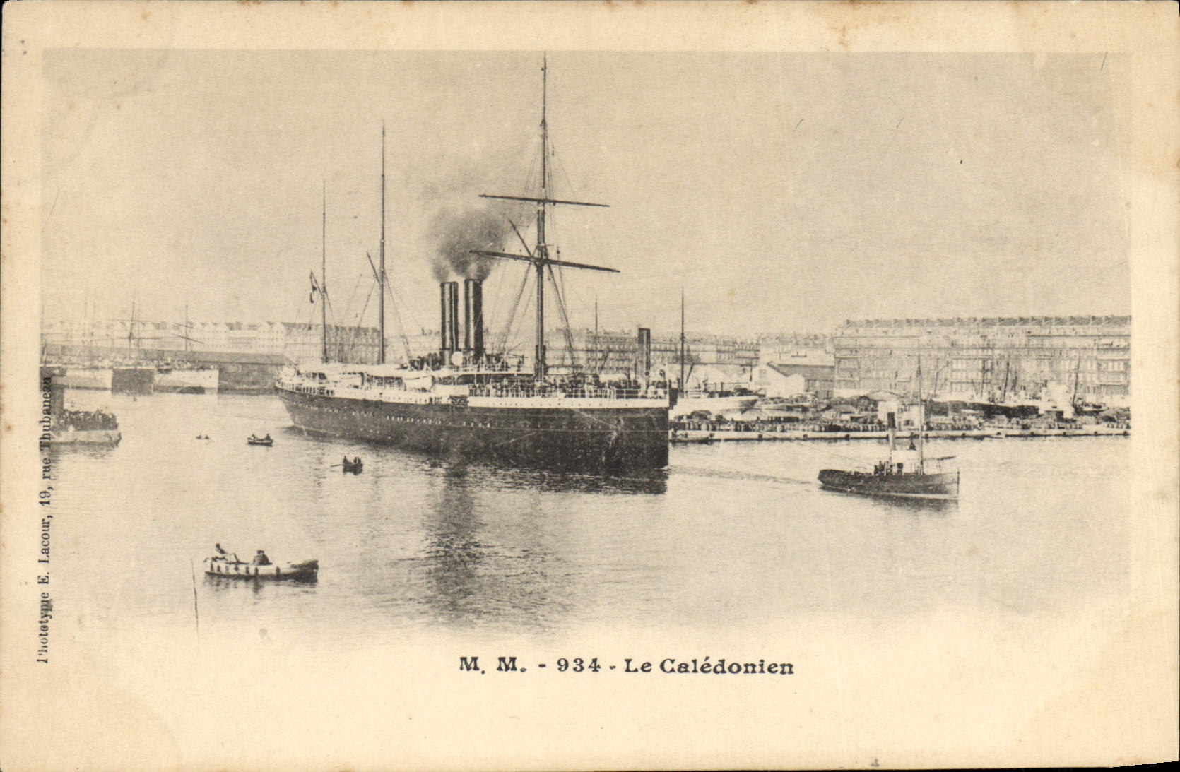 VINTAGE POSTCARD Boat Caledonien
