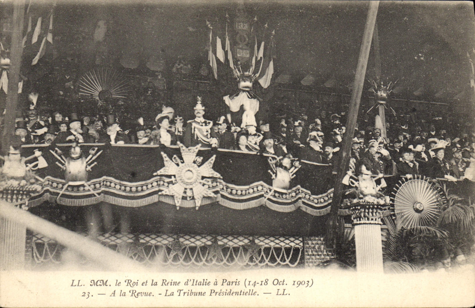 VINTAGE POSTCARD the king and the queen of Italy have Paris To the review the presidential platform