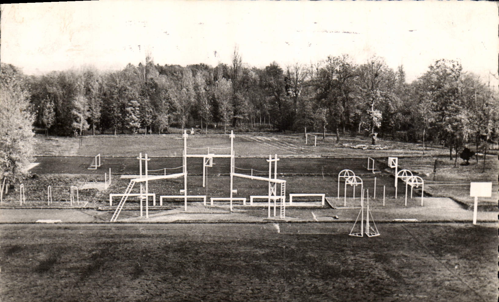 MODERN CARD Regional center of physical education and sporting of Dijon sports grounds