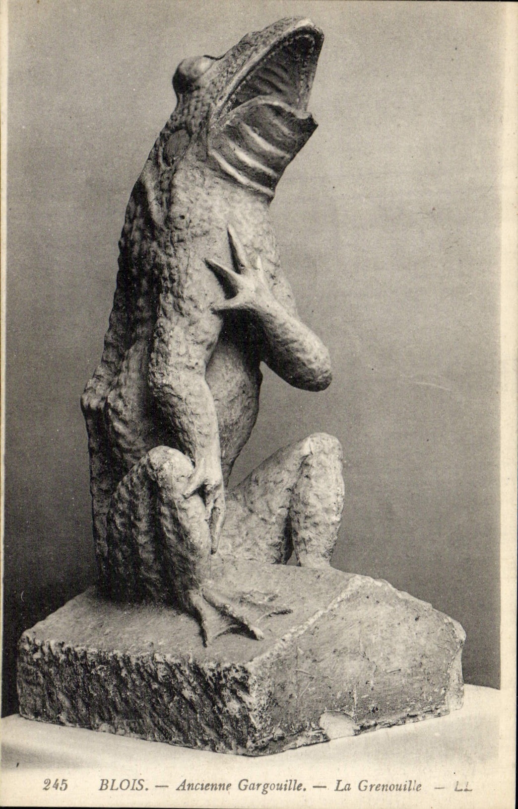 VINTAGE POSTCARD Blois Ancienne waste-gas main Splashes Clamping plate