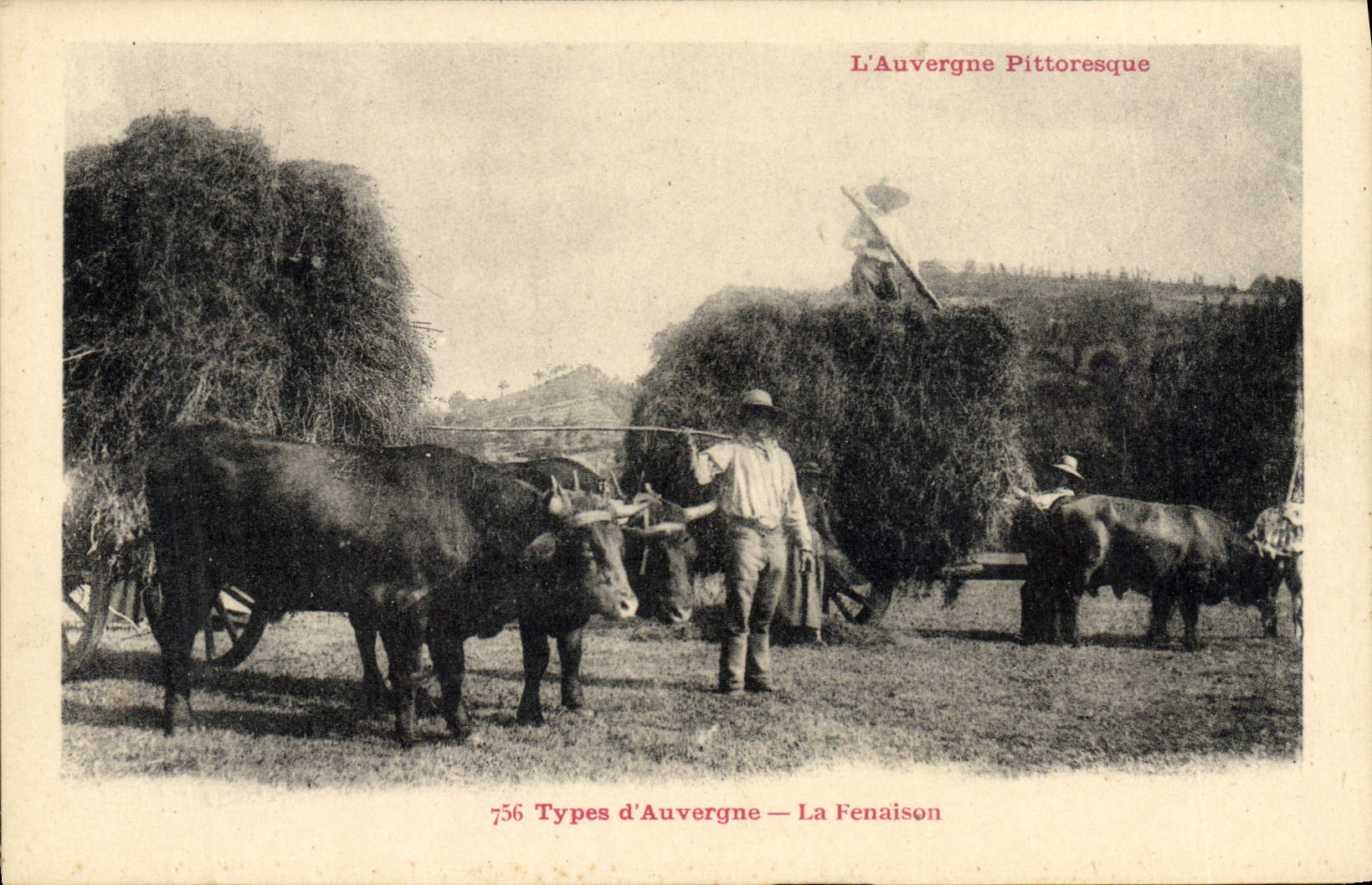Los tipos del folklore de la POSTAL de la VENDIMIA de haymaking de Auvergne REMATAN