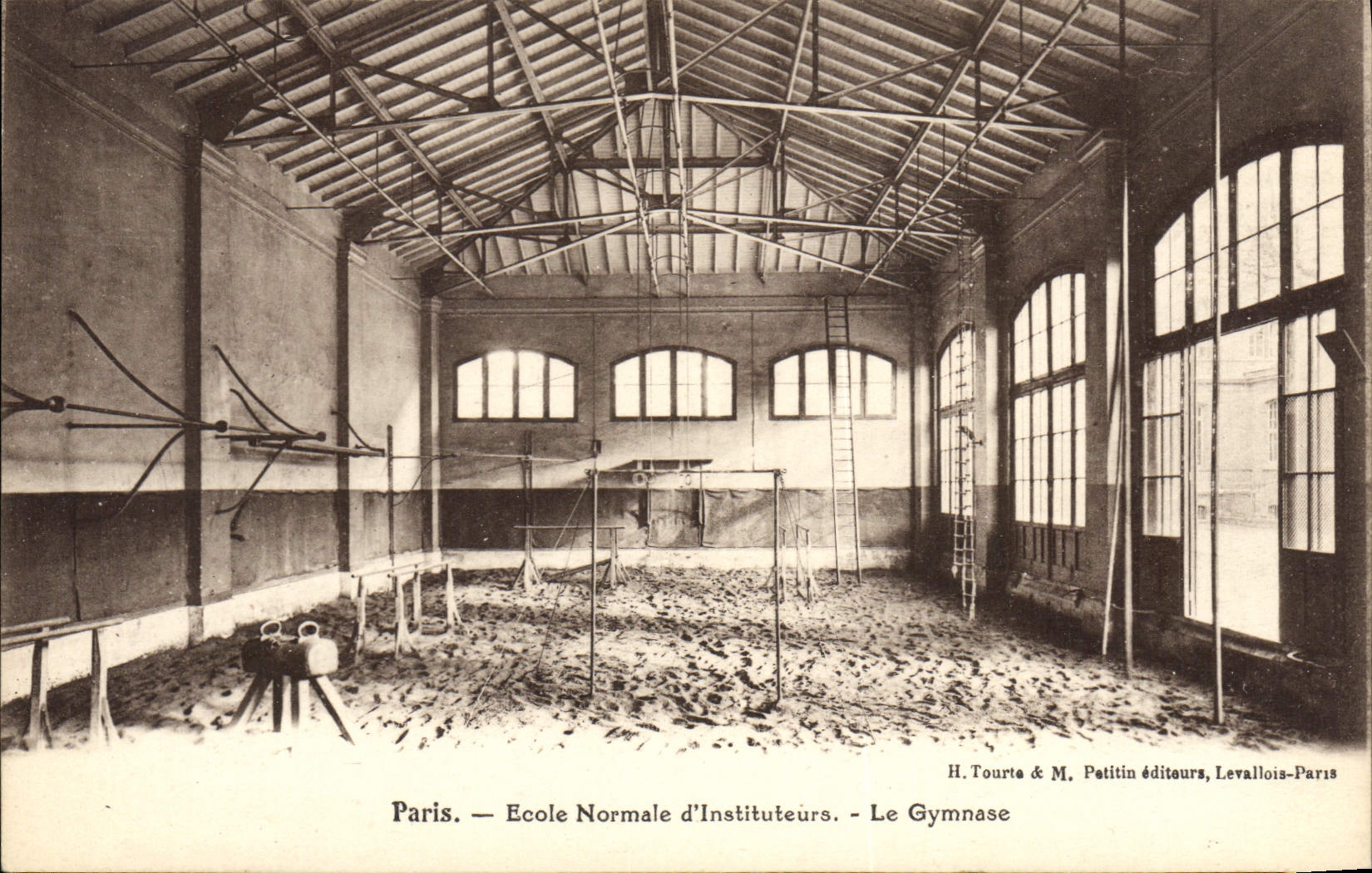 VINTAGE POSTCARD Paris Teacher training school teachers the Gymnasium