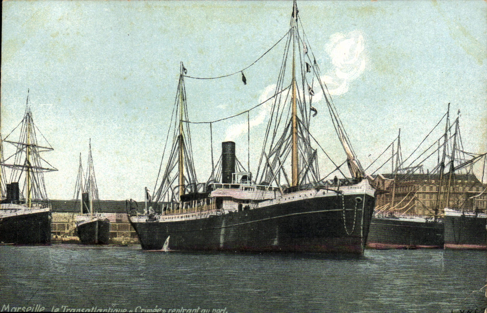 CPA Bateau Paquebot Marseille Le Transatlantique Crimee rentrant au port