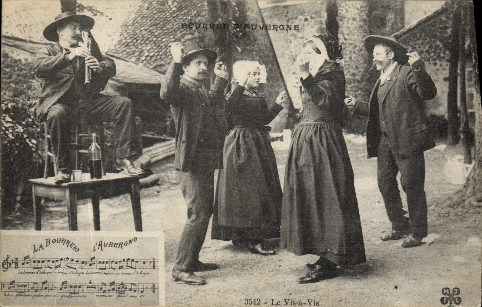 CPA Folklore Auvergne Le vis a vis