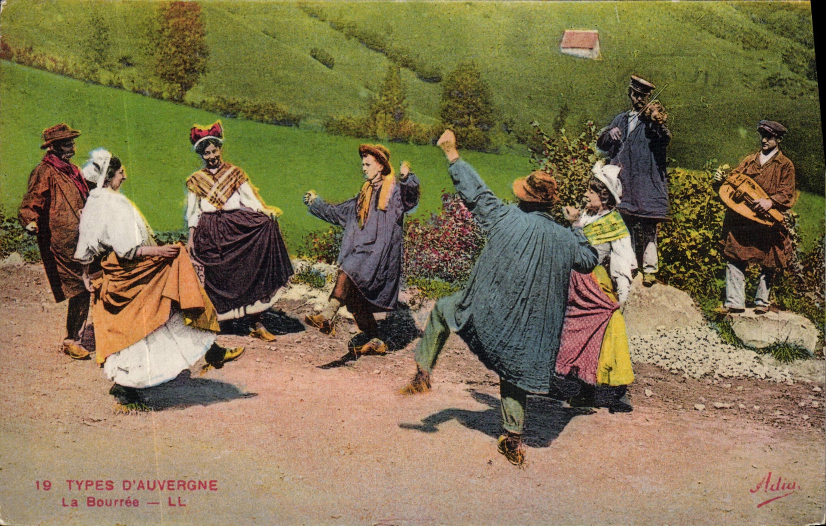 CPA Folklore Auvergne La bourree
