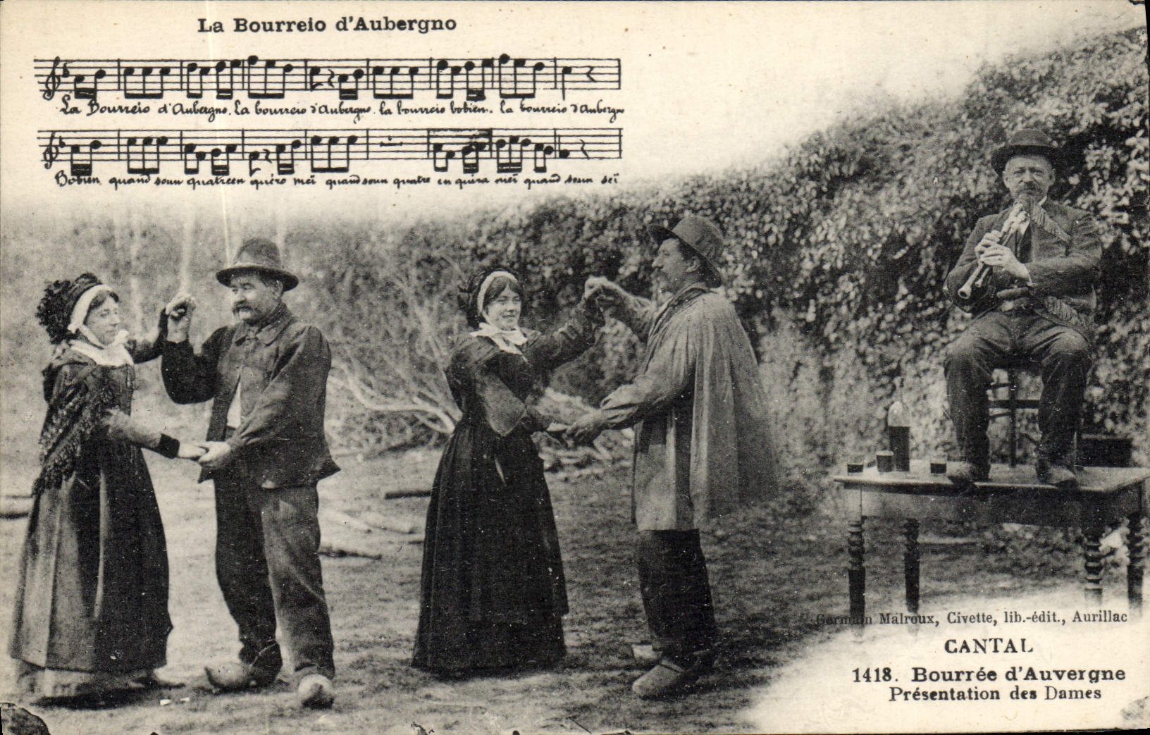 CPA Folklore Auvergne La bourree Cantal