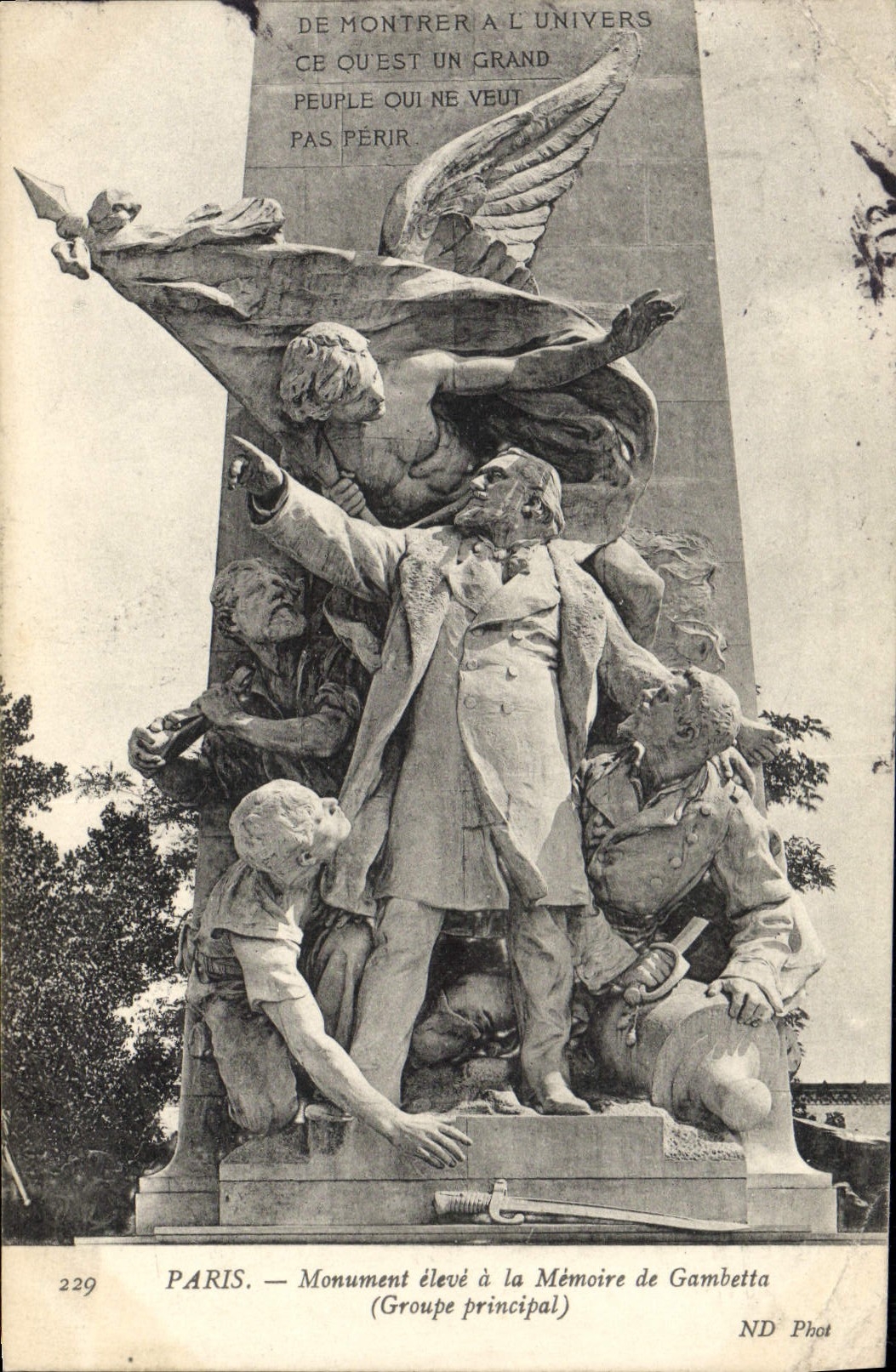 CPA Paris Monument eleve a la memoire de Gambetta
