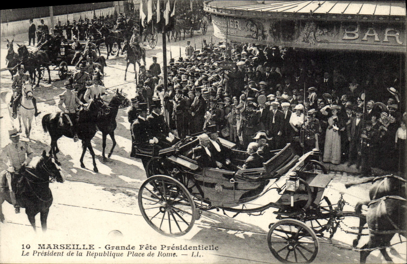 CPA Marseille Grande fete presidentielle Le President de la Republique Place de Rome