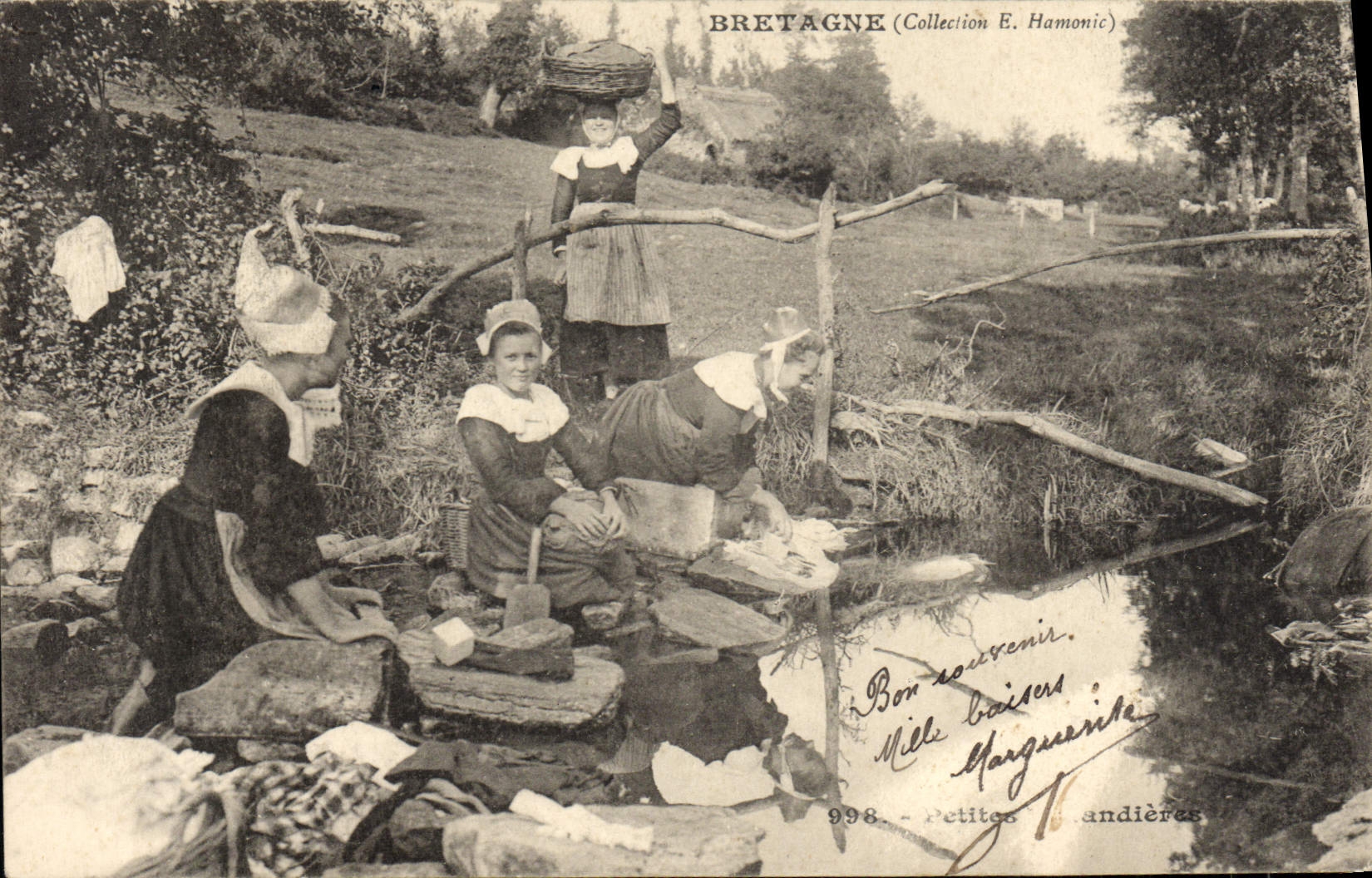 CPA Folklore Bretagne Petites lavandieres 