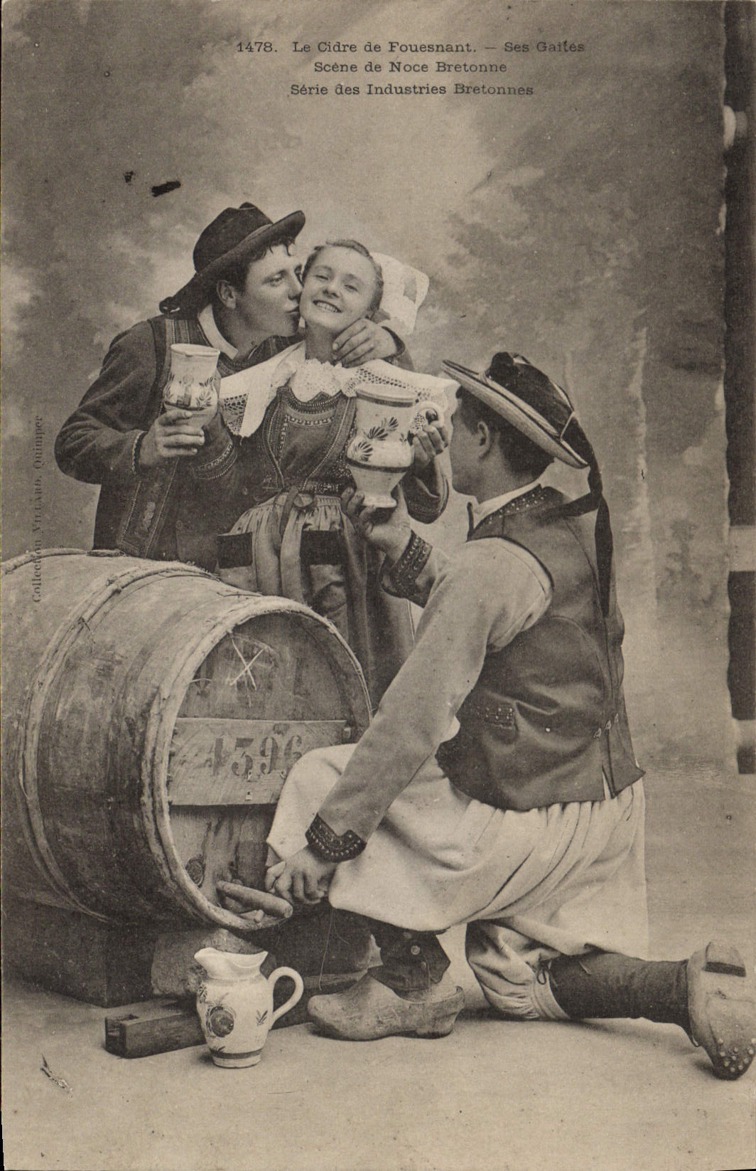 CPA Folklore le cidre de Fouesnant 