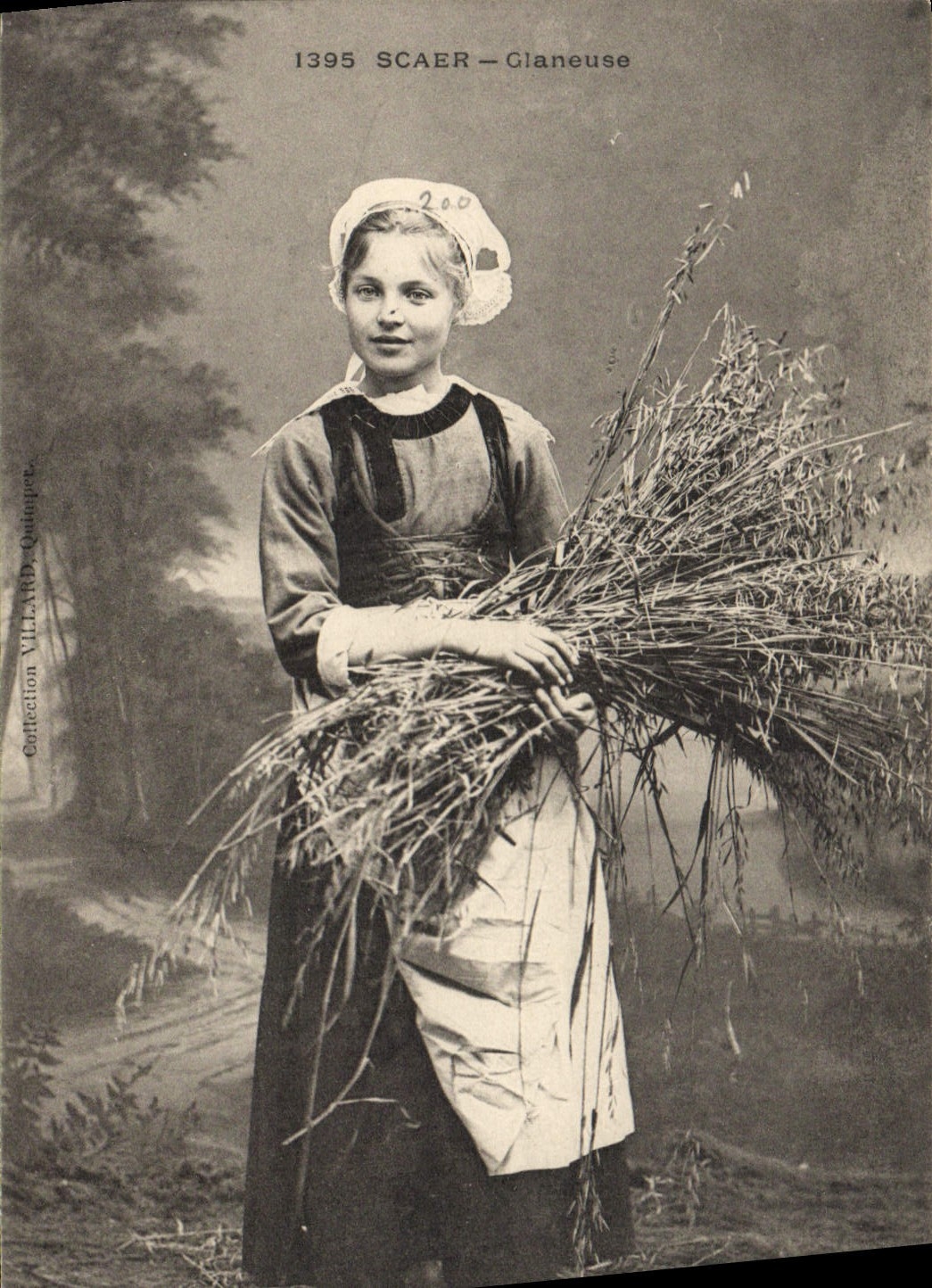 CPA Folklore Scaer Glaneuse