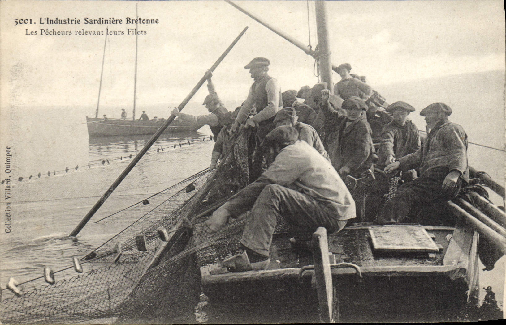 Pecadores bretones del sardiniere de la industria del folklore de la POSTAL de la VENDIMIA que levantan sus redes