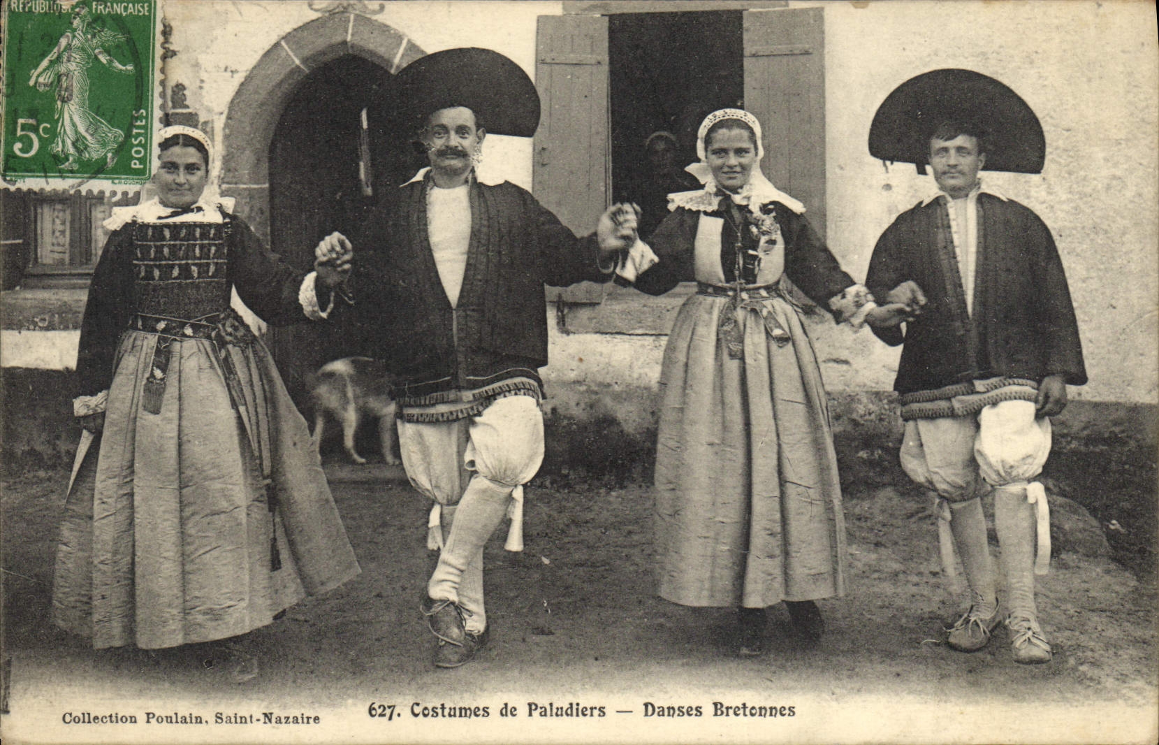 VINTAGE POSTCARD Folklore Costumes of paludiers Breton Dances