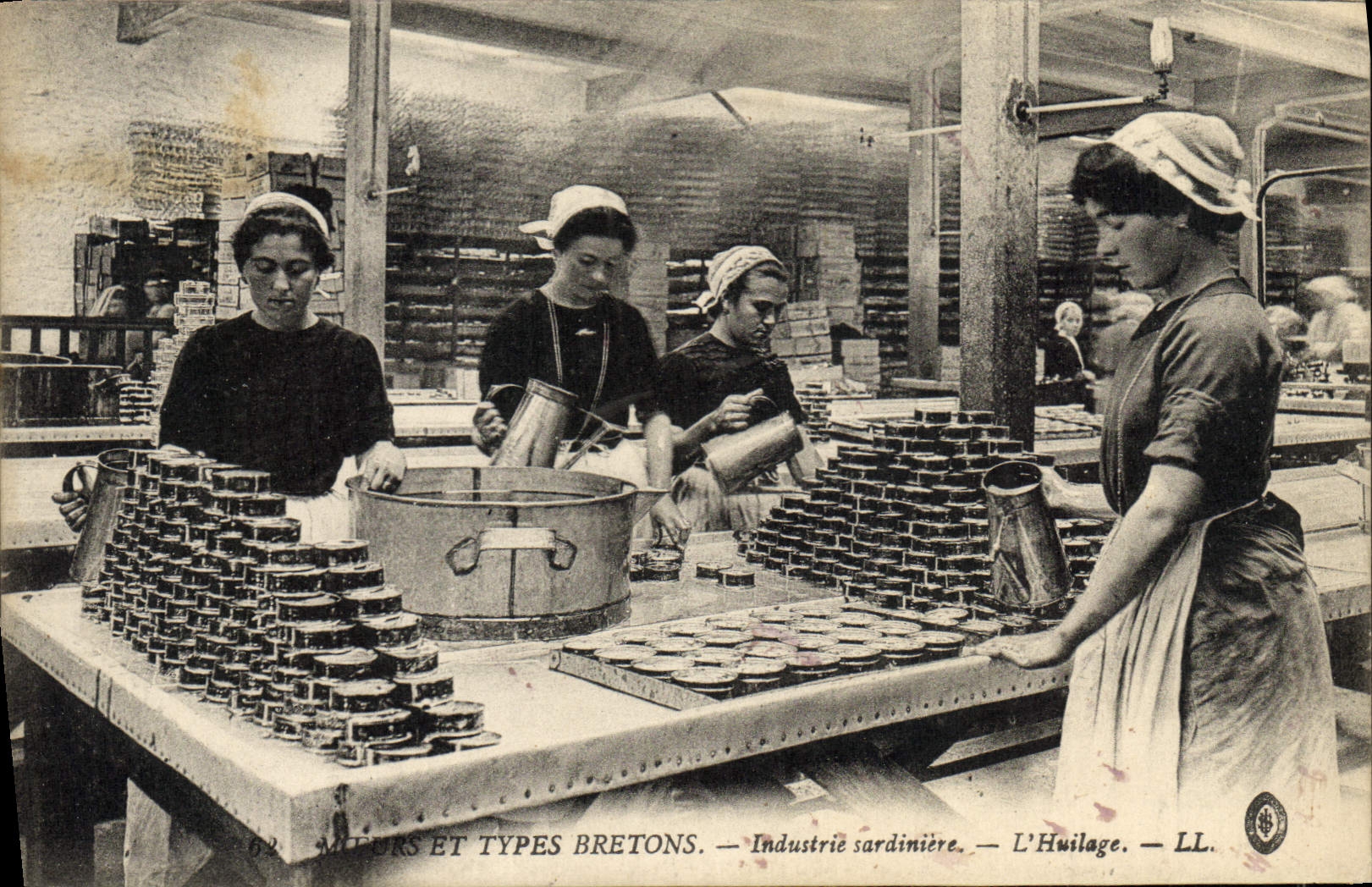 Engrase del sardiniere de la industria de Bretaña del folklore de la POSTAL de la VENDIMIA