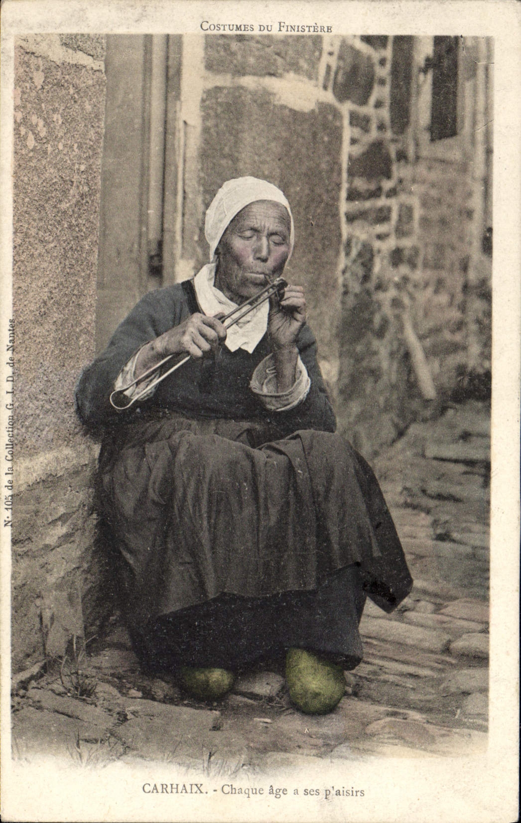 CPA Folklore Carhaix Chaque age a ses plaisirs Finistere