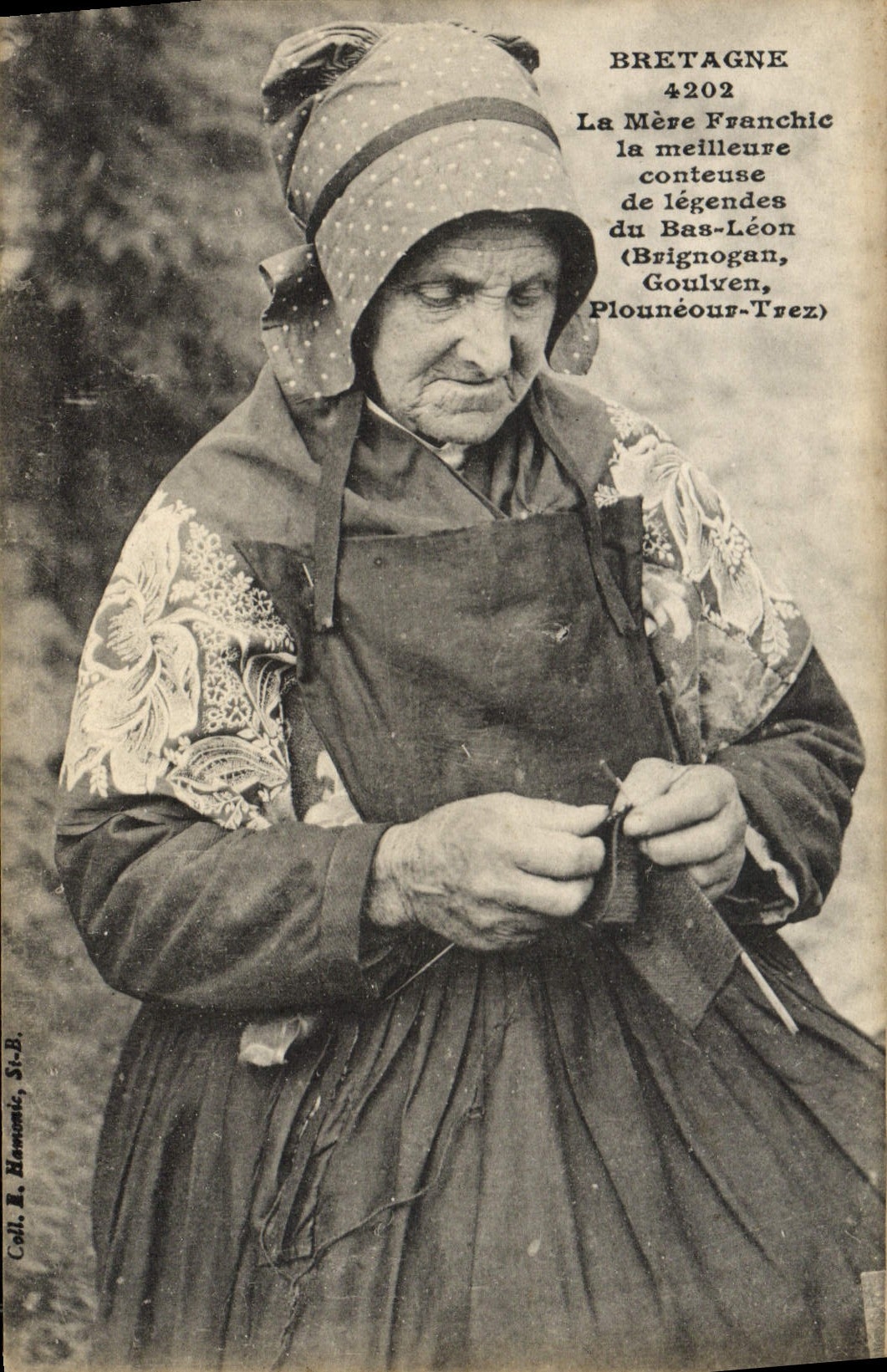 CPA Folklore Bretagne La mere Franchic Conteuse de legendes du Bas Leon Brignogan Goulven Plouneour Trez TOP