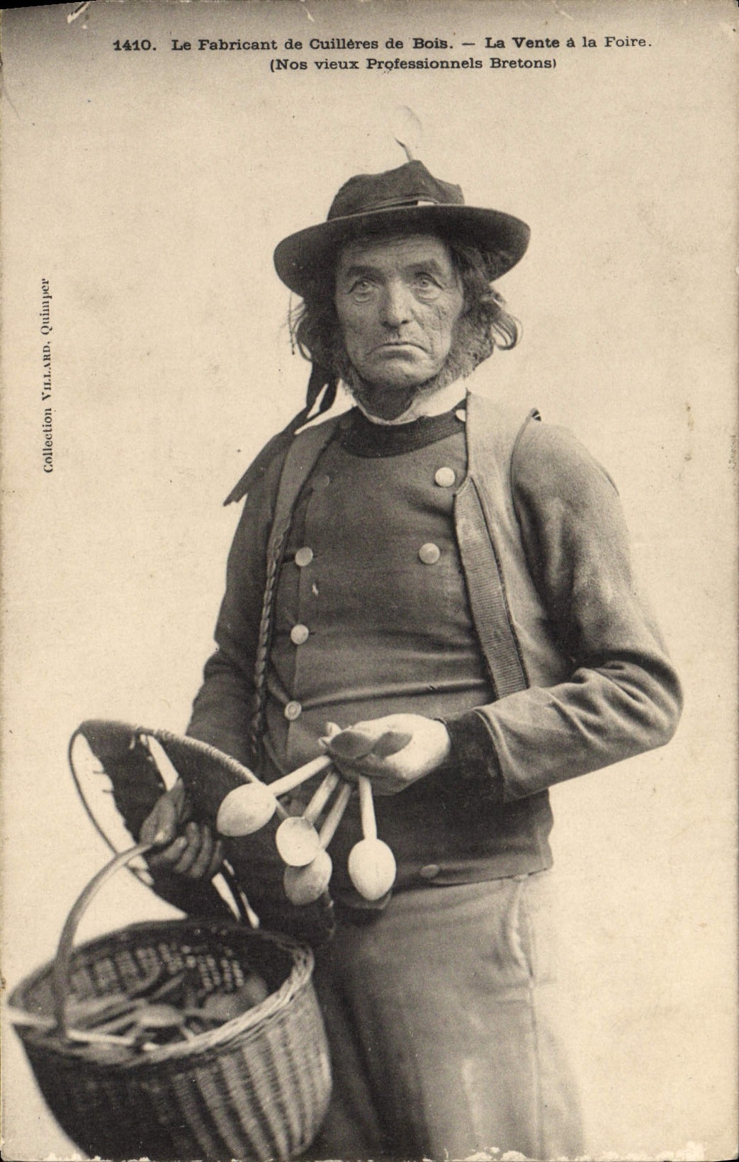 CPA Folklore Le fabricant de cuilleres de bois La vente a la foire TOP