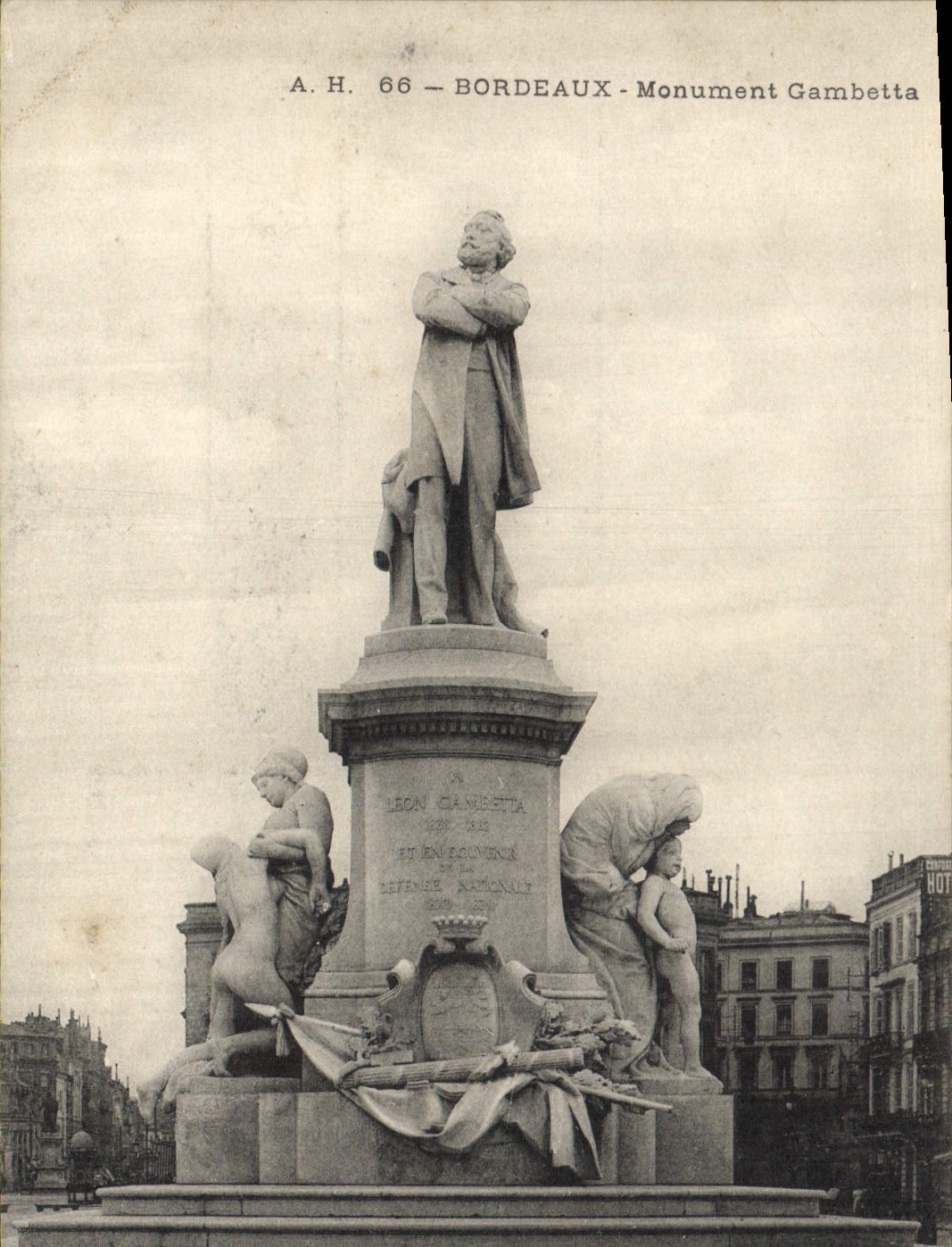 CPA Bordeaux Monument Gambetta 