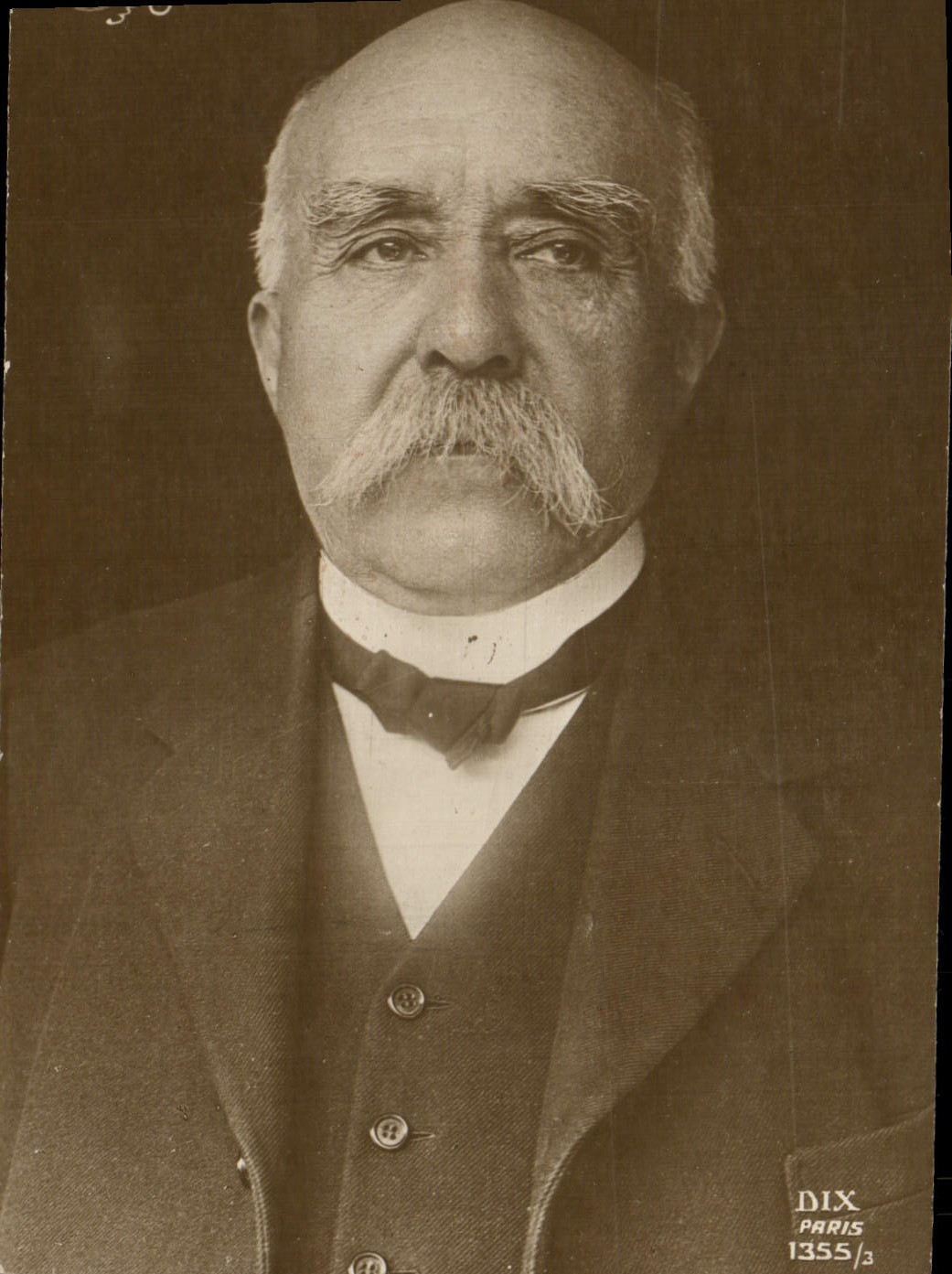 VINTAGE POSTCARD Clemenceau the father the Victoire