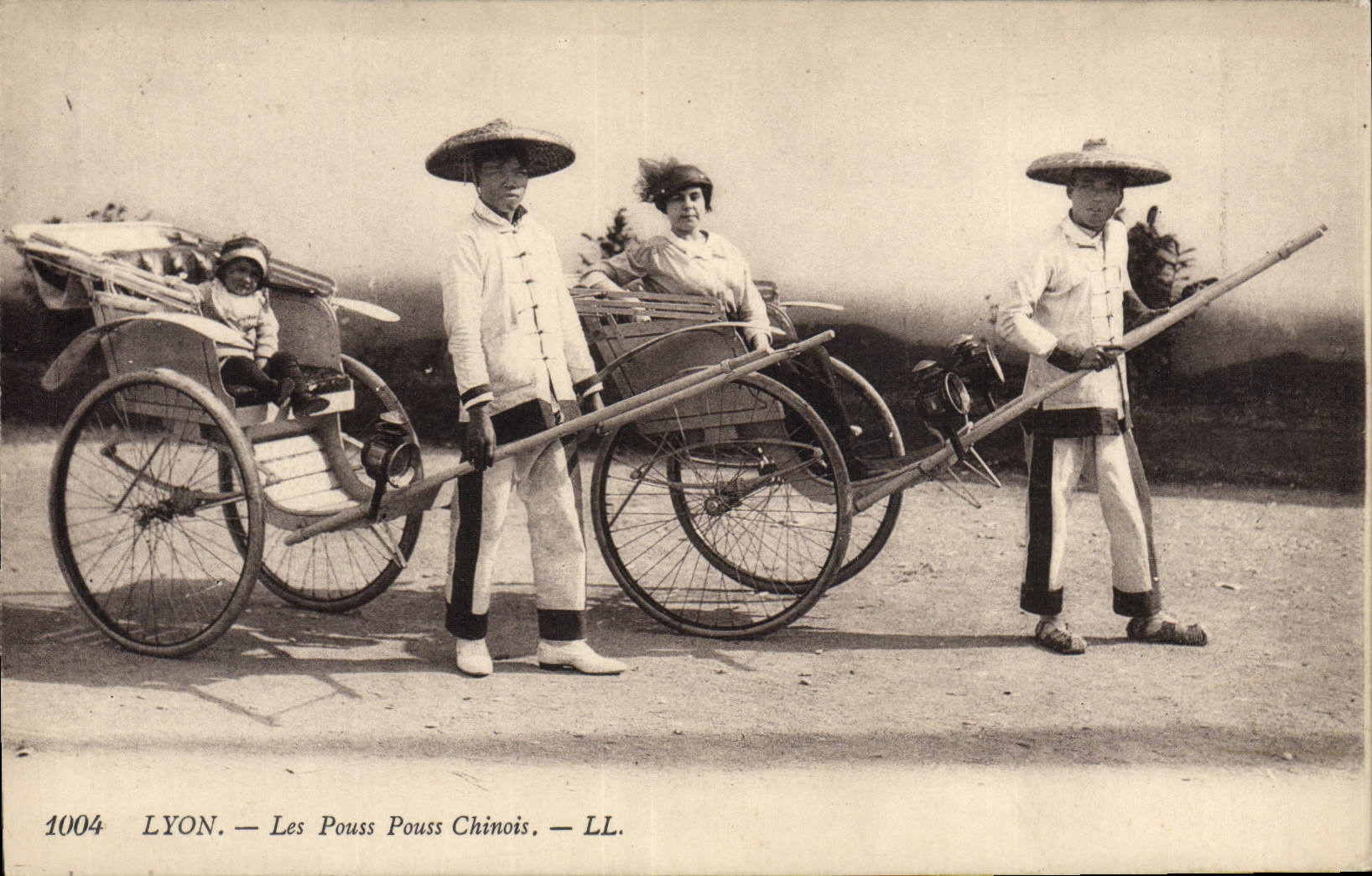 VINTAGE POSTCARD Attelage Lyon Pouss Pouss Chinese China Clouded