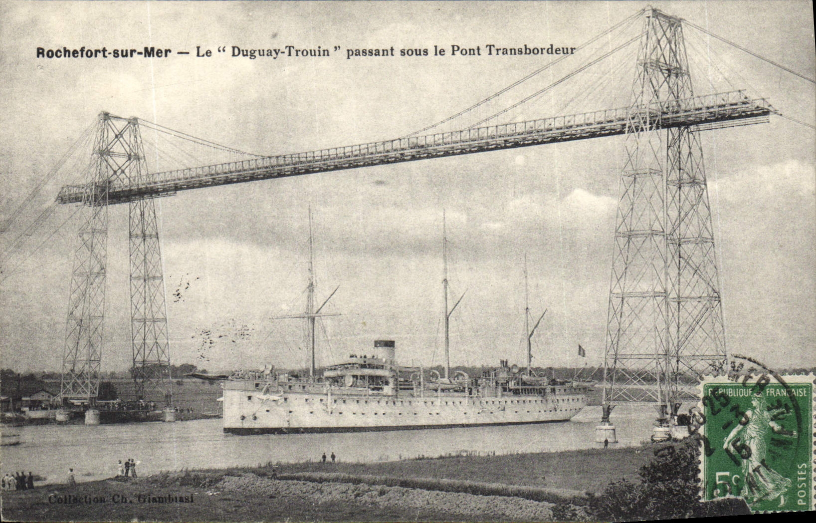 CPA Bateau Paquebot Rochefort sur Mer Le Duguay Trouin passant sous le pont transbordeur