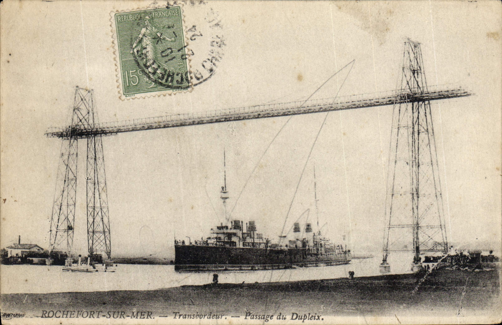 Vapor de Rochefort del transportador del barco de la POSTAL de la VENDIMIA en el paso del mar de Dupleix