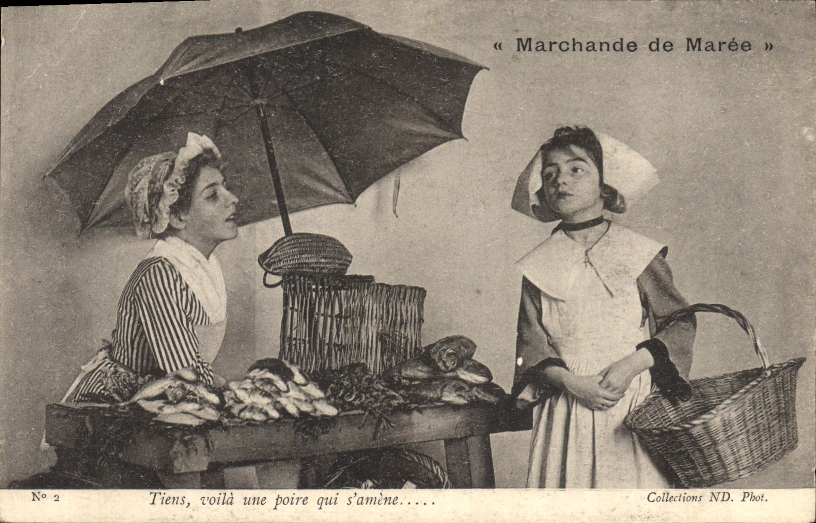 CPA Fantaisie Enfants Marchande de maree Poissons