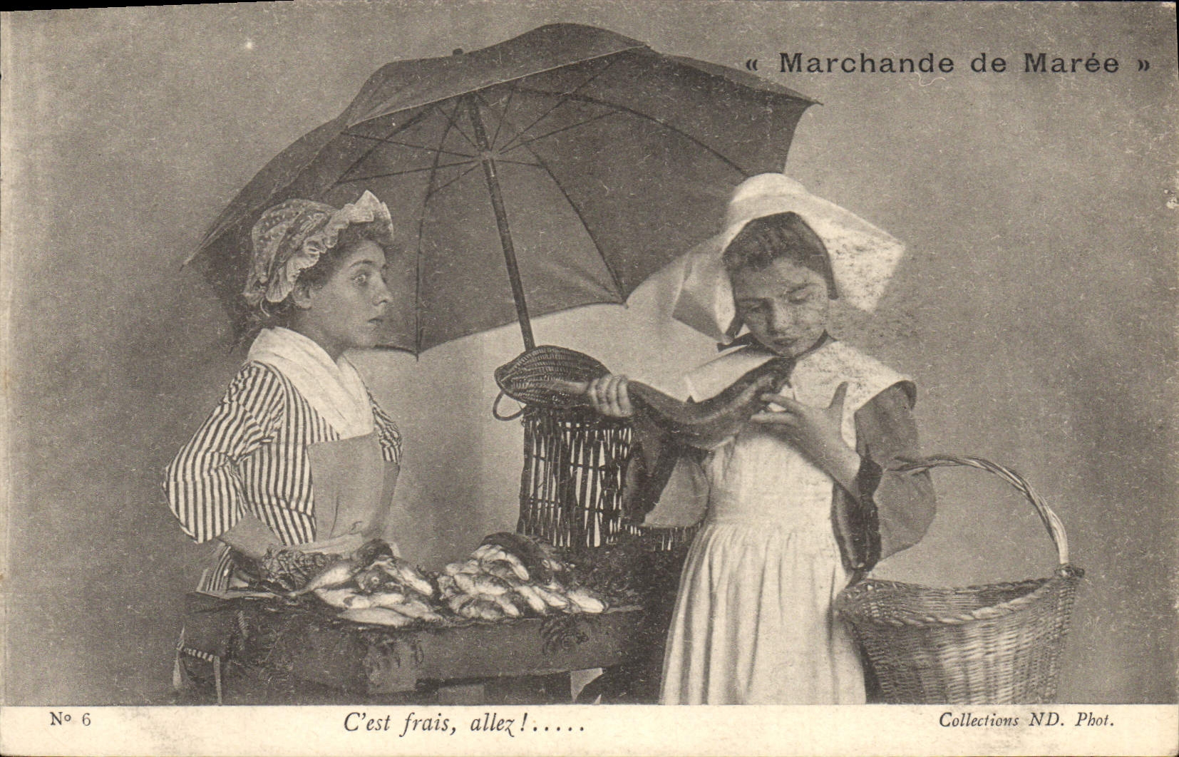 CPA Fantaisie Enfants Marchande de maree Poissons