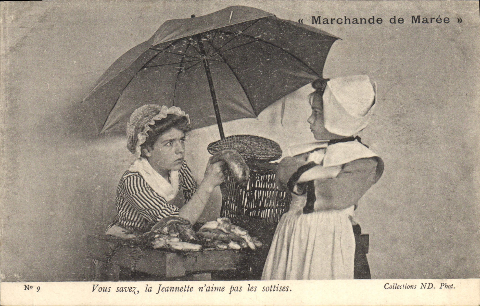 CPA Fantaisie Enfants Marchande de maree Poissons