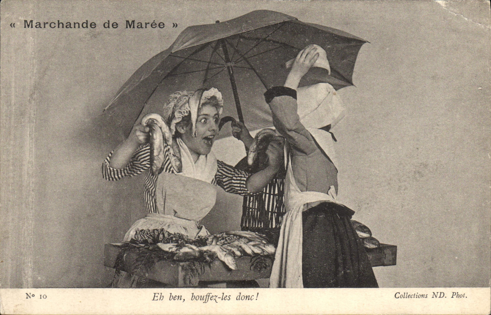 CPA Fantaisie Enfants Marchande de maree Poissons