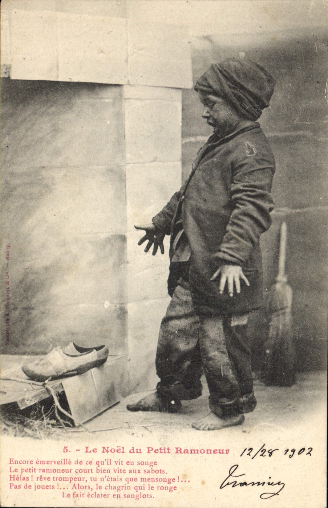 CPA Fantaisie Enfant Le Noel du petit ramoneur