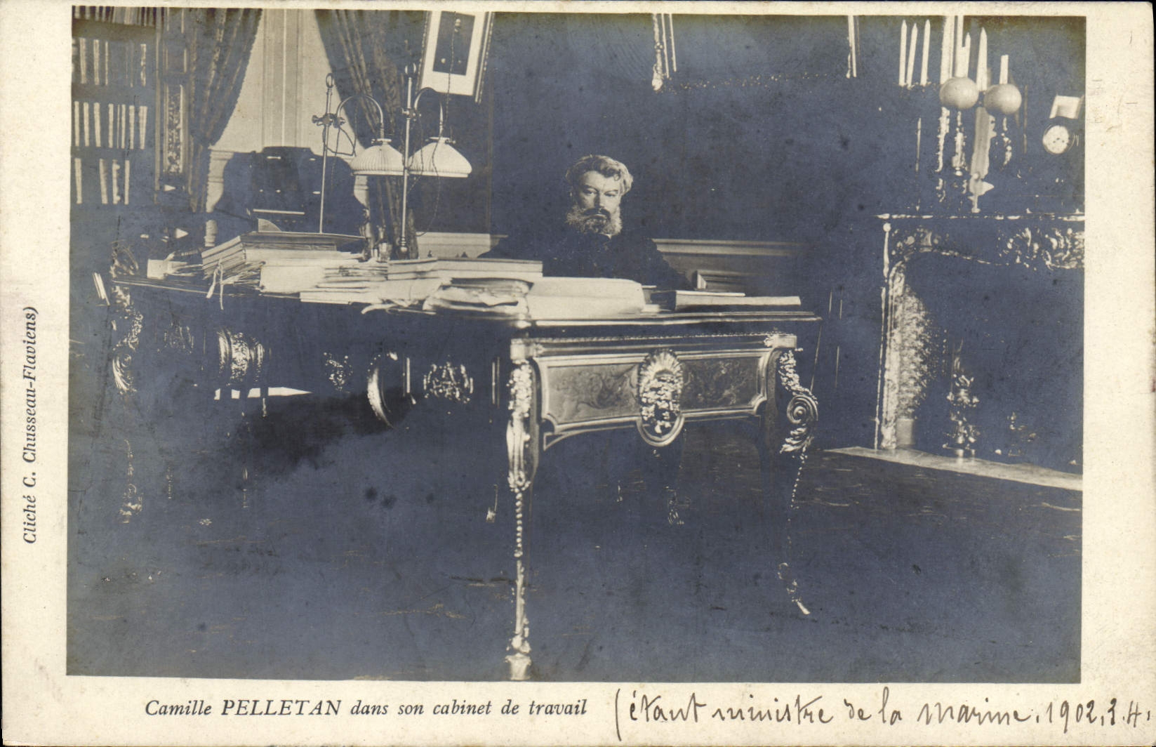 CPA Camille Pelletan dans son cabinet de travail