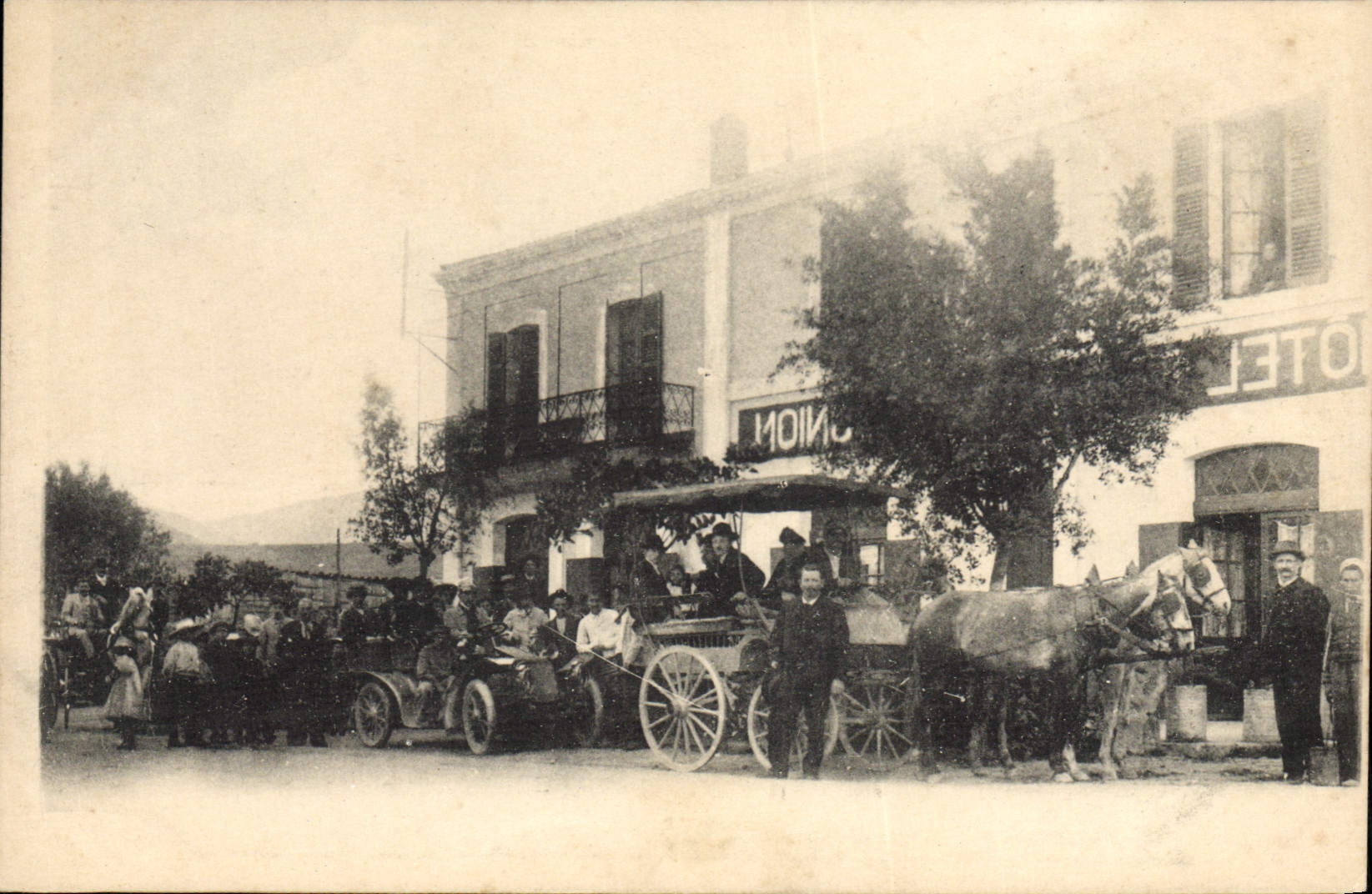 VINTAGE POSTCARD Coach Horses Car