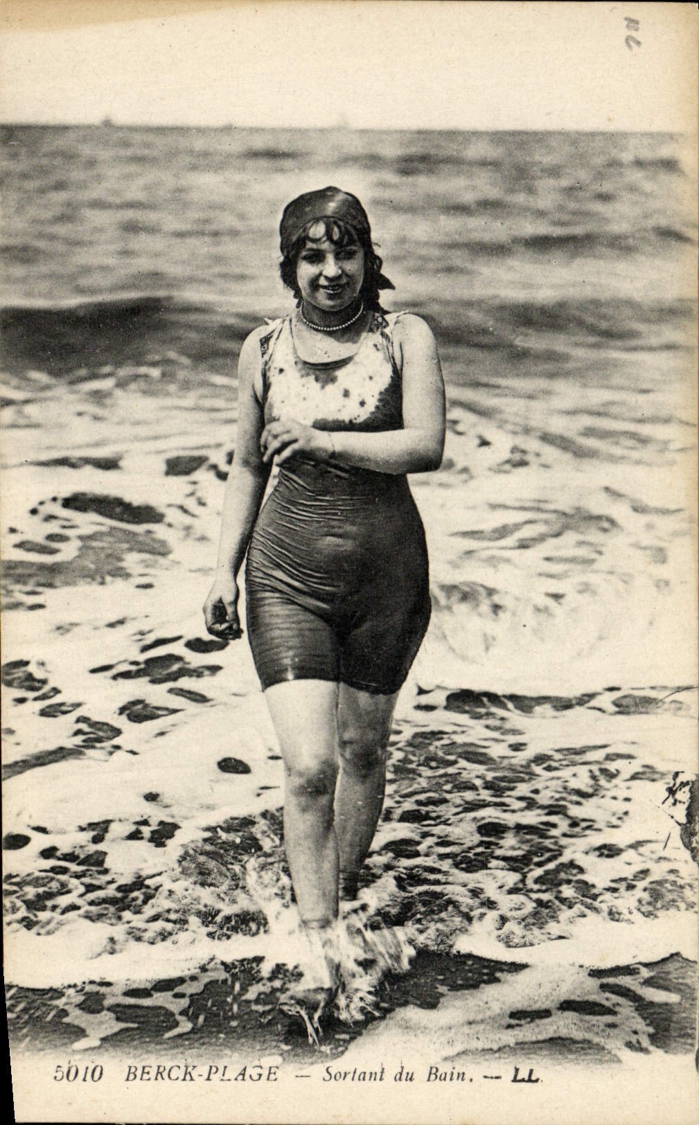 VINTAGE POSTCARD Fantasy Woman Bathing suit Berck Beach Leaving the bath