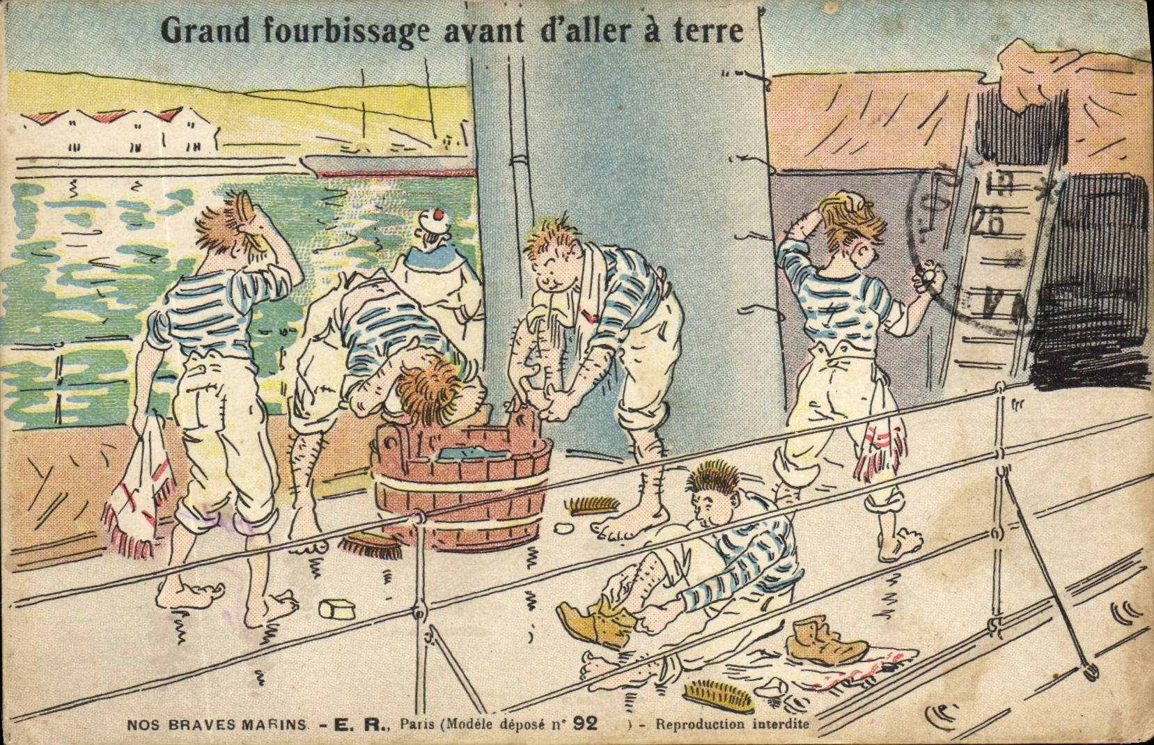 VINTAGE POSTCARD Militaria Great furbishing before going has Marins ground