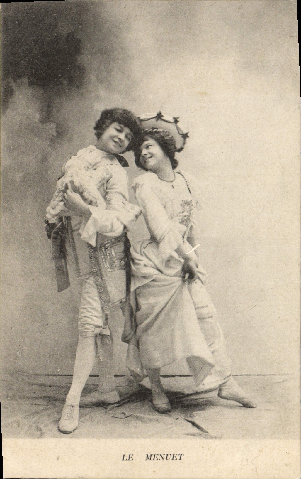 CPA Danse Le menuet