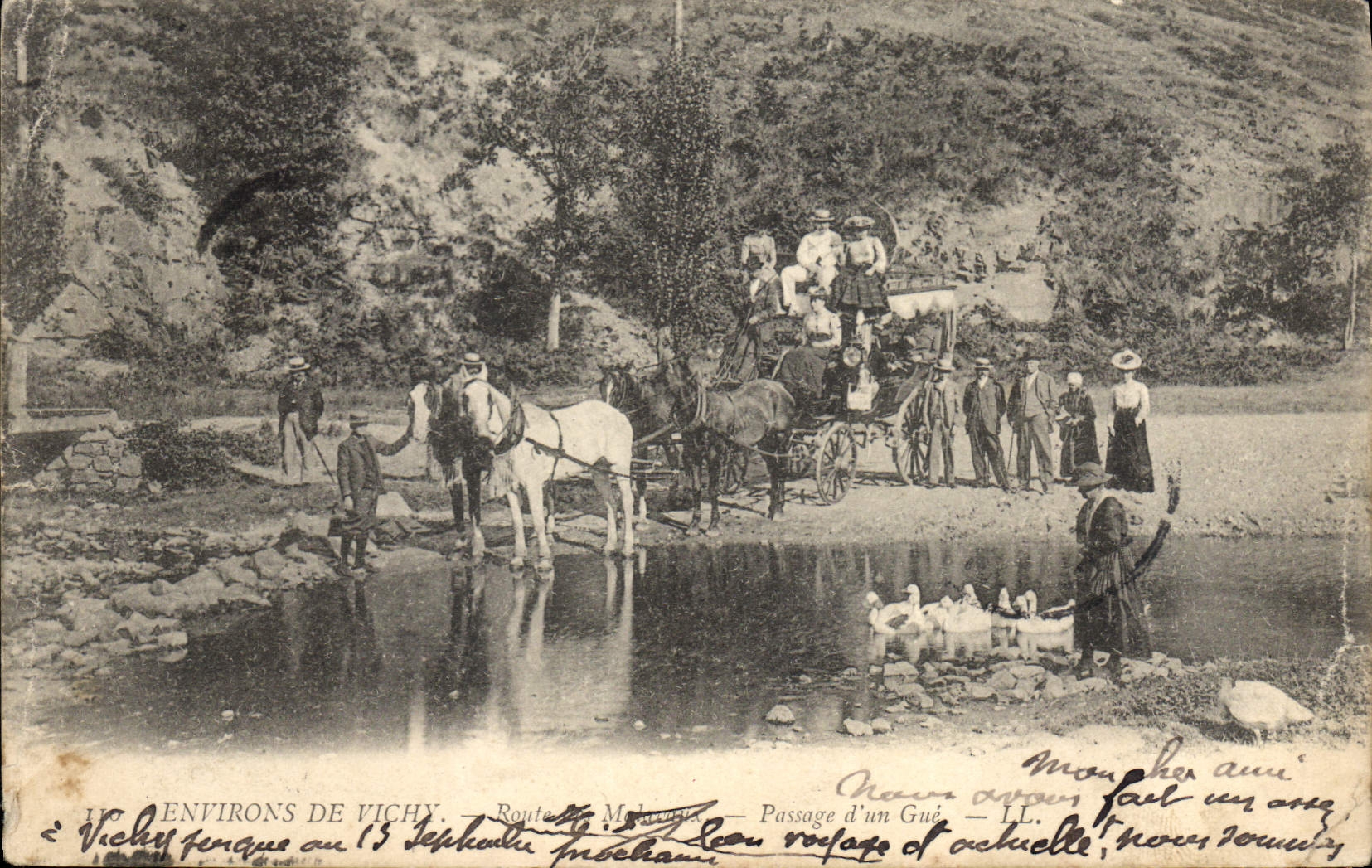 CPA Attelage Environs de Vichy Route de Malevaux Passage d'un gue Chevaux 