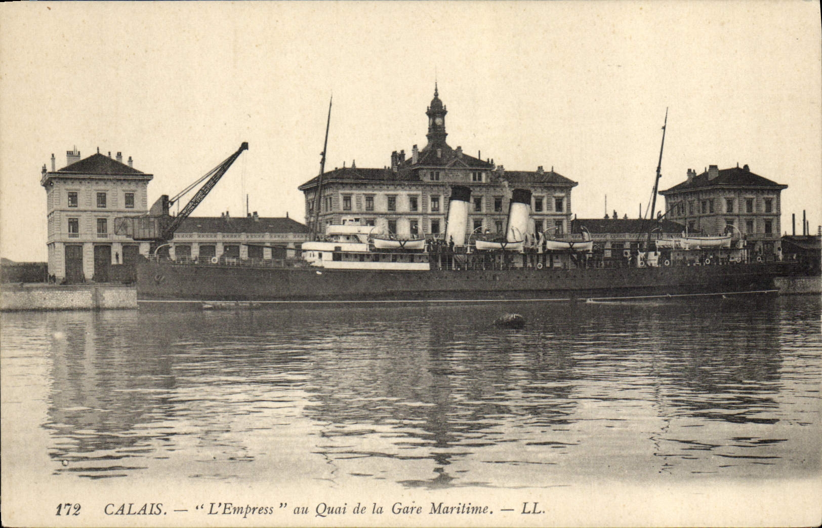 VINTAGE POSTCARD Boat Calais Steamer the Express train with the Maritime station platform