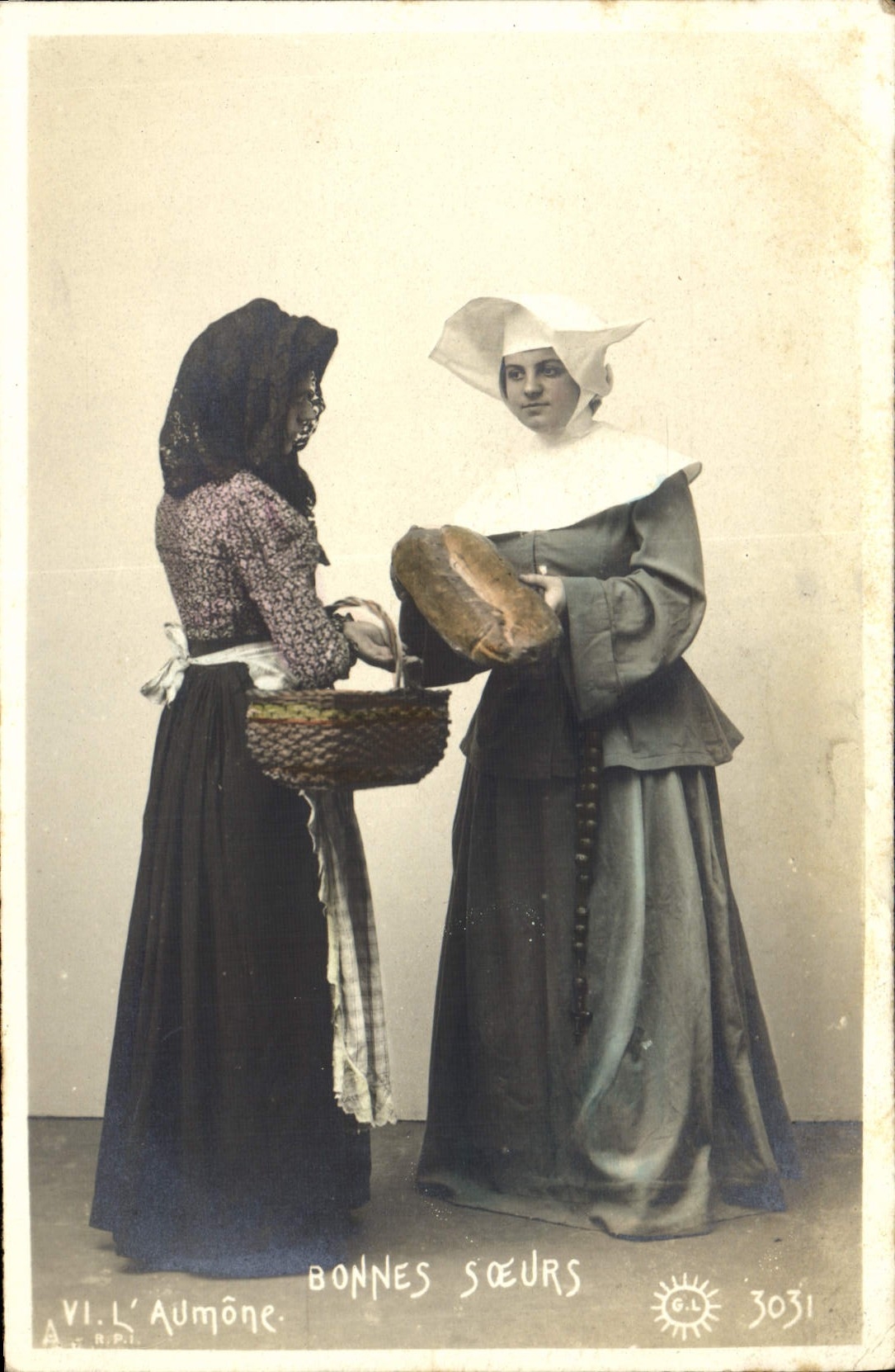 CPA Bonnes soeurs Folklore Femme 